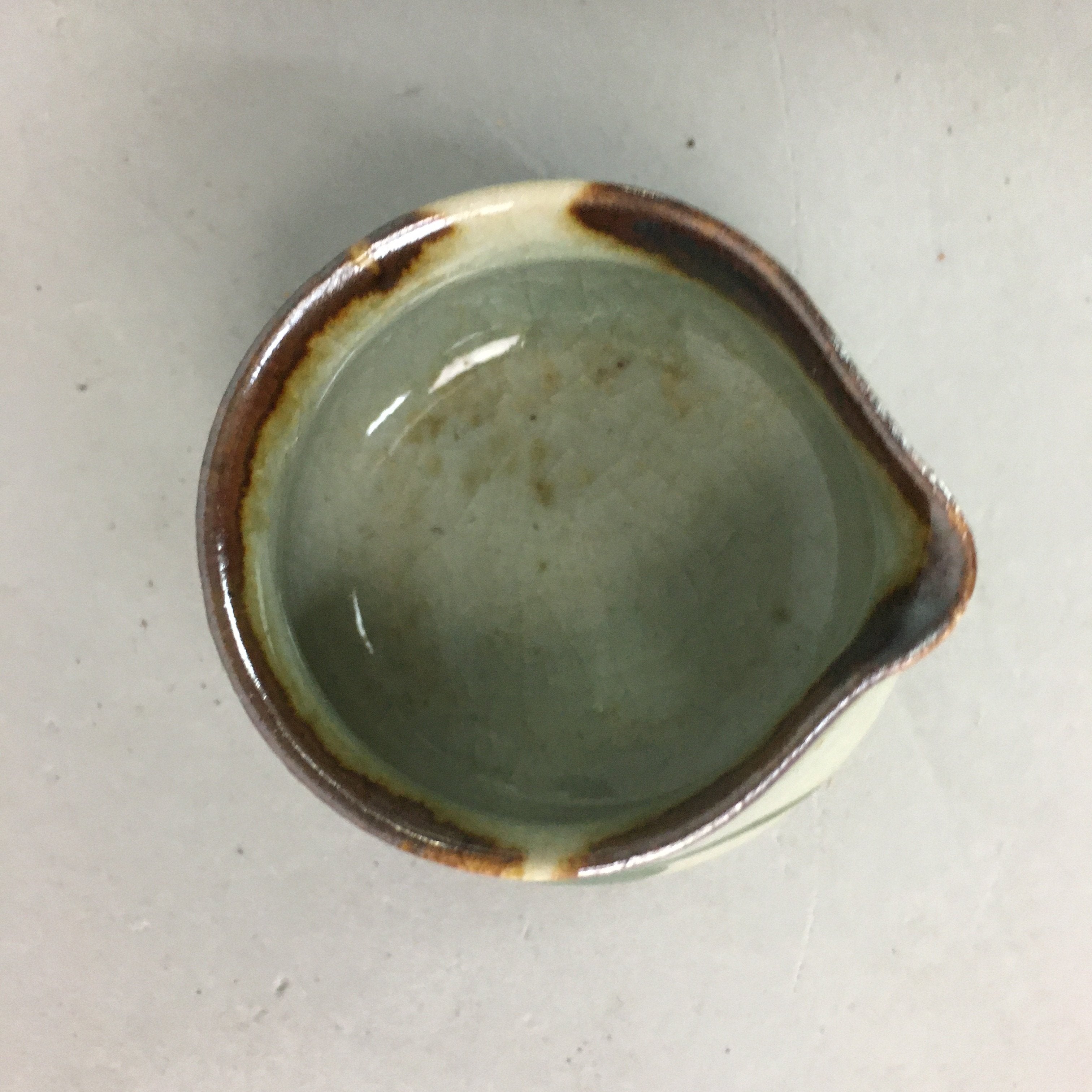 Japanese Ceramic Sake Cup Lipped Guinomi Sakazuki Vtg Pottery Gray GU729