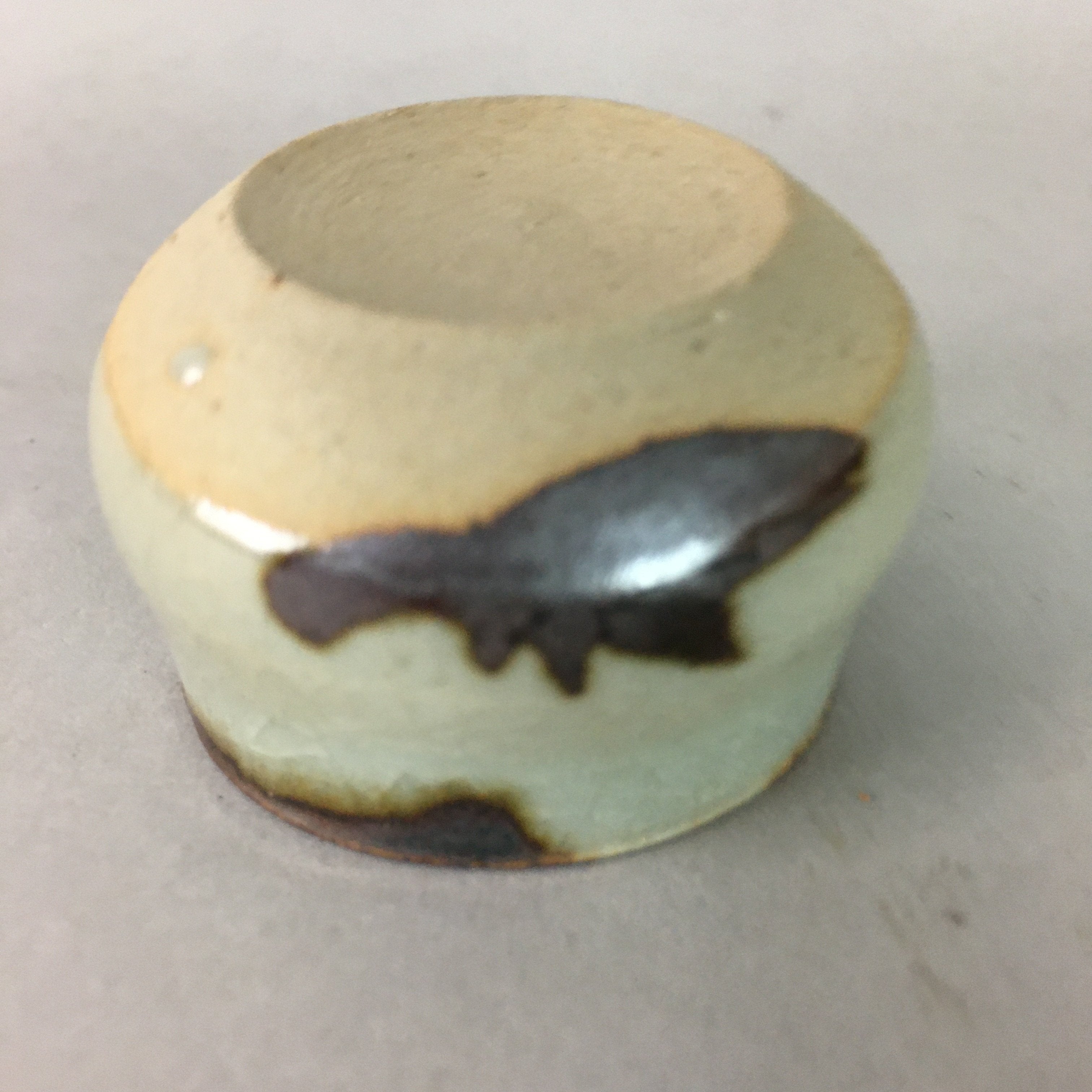 Japanese Ceramic Sake Cup Lipped Guinomi Sakazuki Vtg Pottery Gray GU729