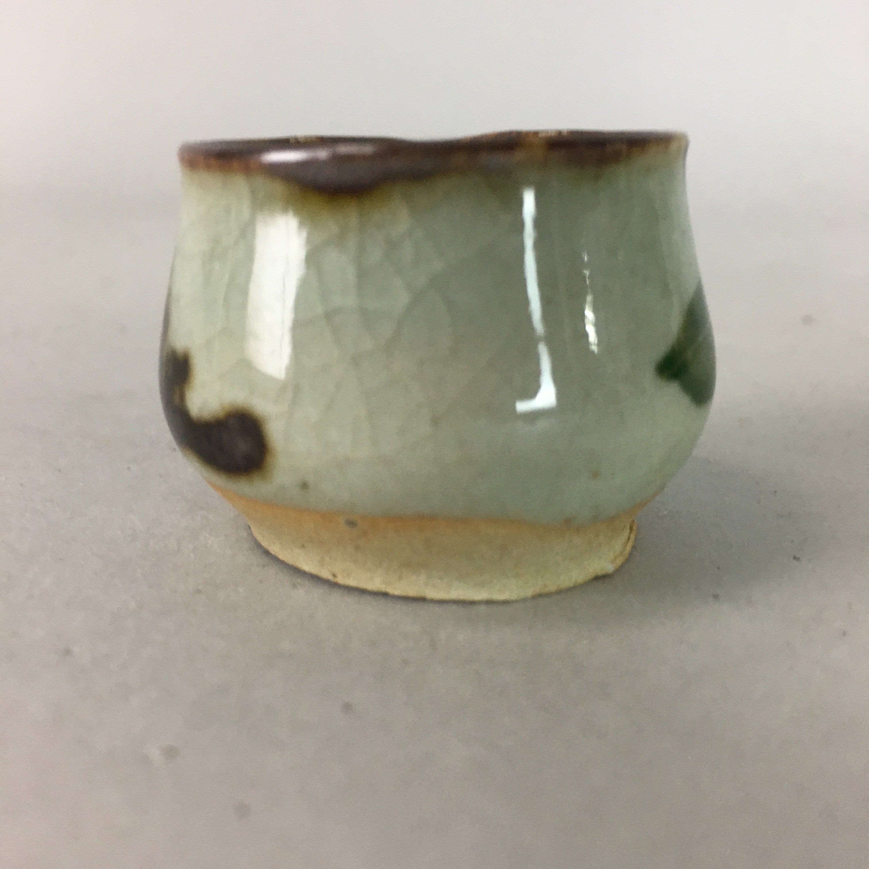Japanese Ceramic Sake Cup Lipped Guinomi Sakazuki Vtg Pottery Gray GU730