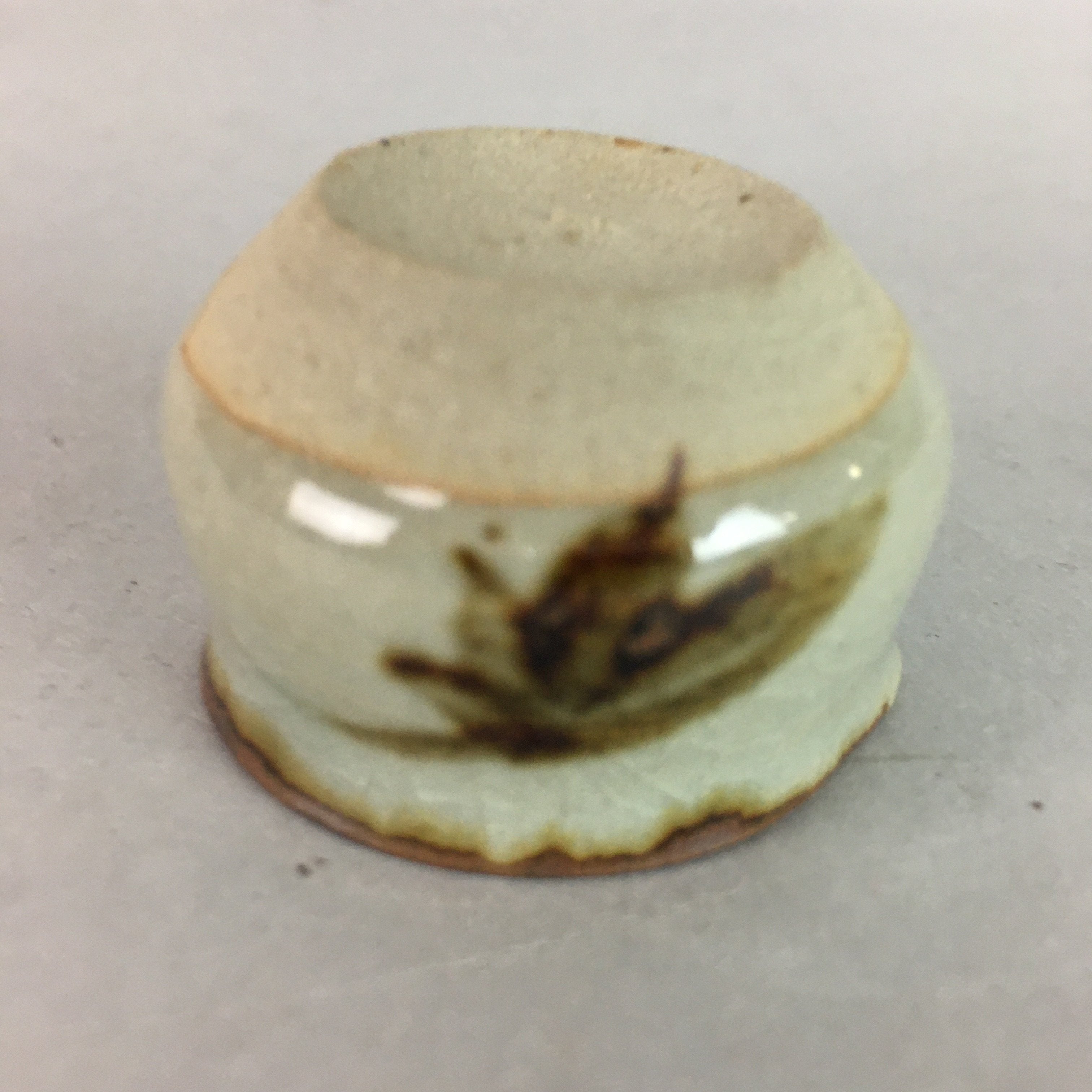 Japanese Ceramic Sake Cup Lipped Guinomi Sakazuki Vtg Pottery Gray GU731