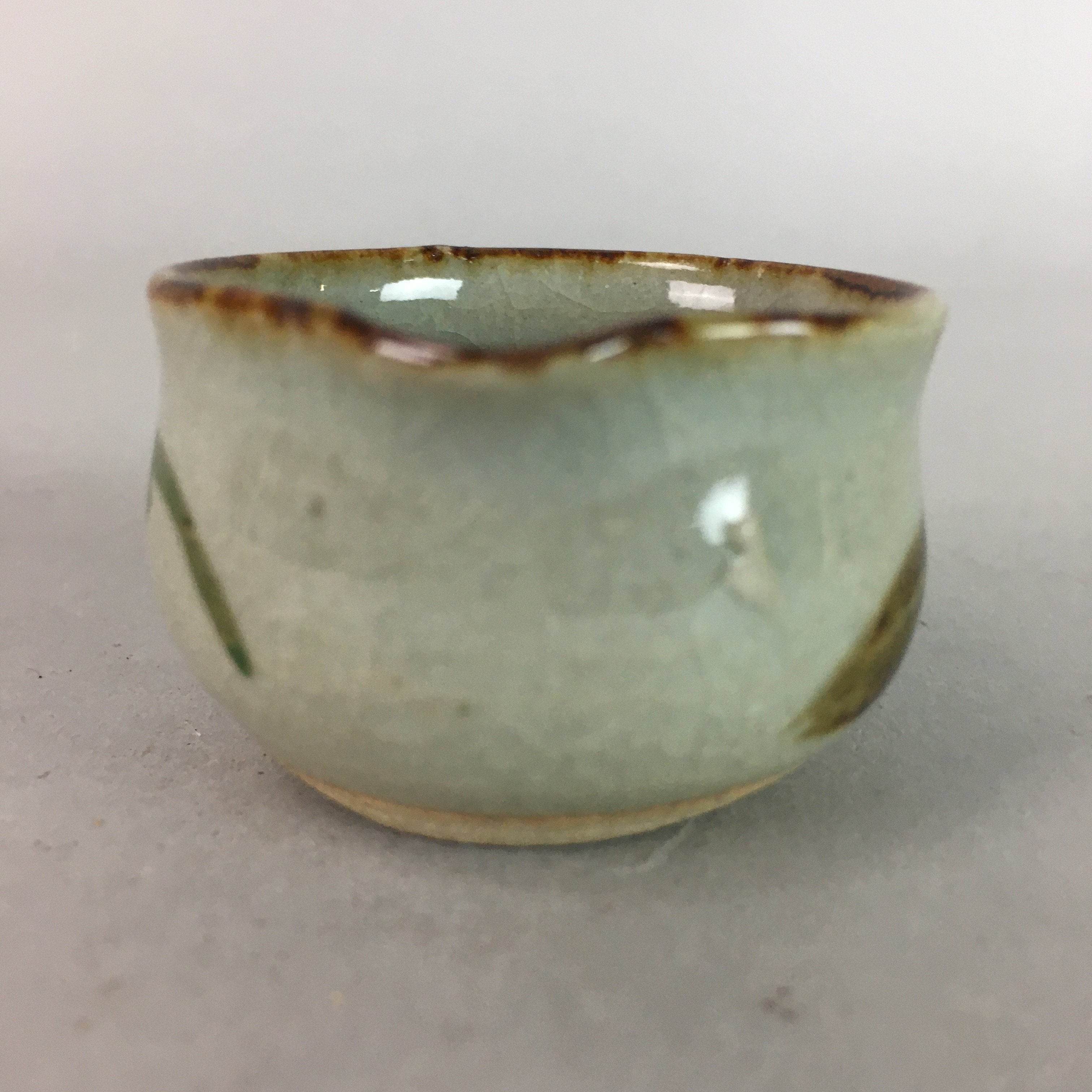 Japanese Ceramic Sake Cup Lipped Guinomi Sakazuki Vtg Pottery Gray GU734