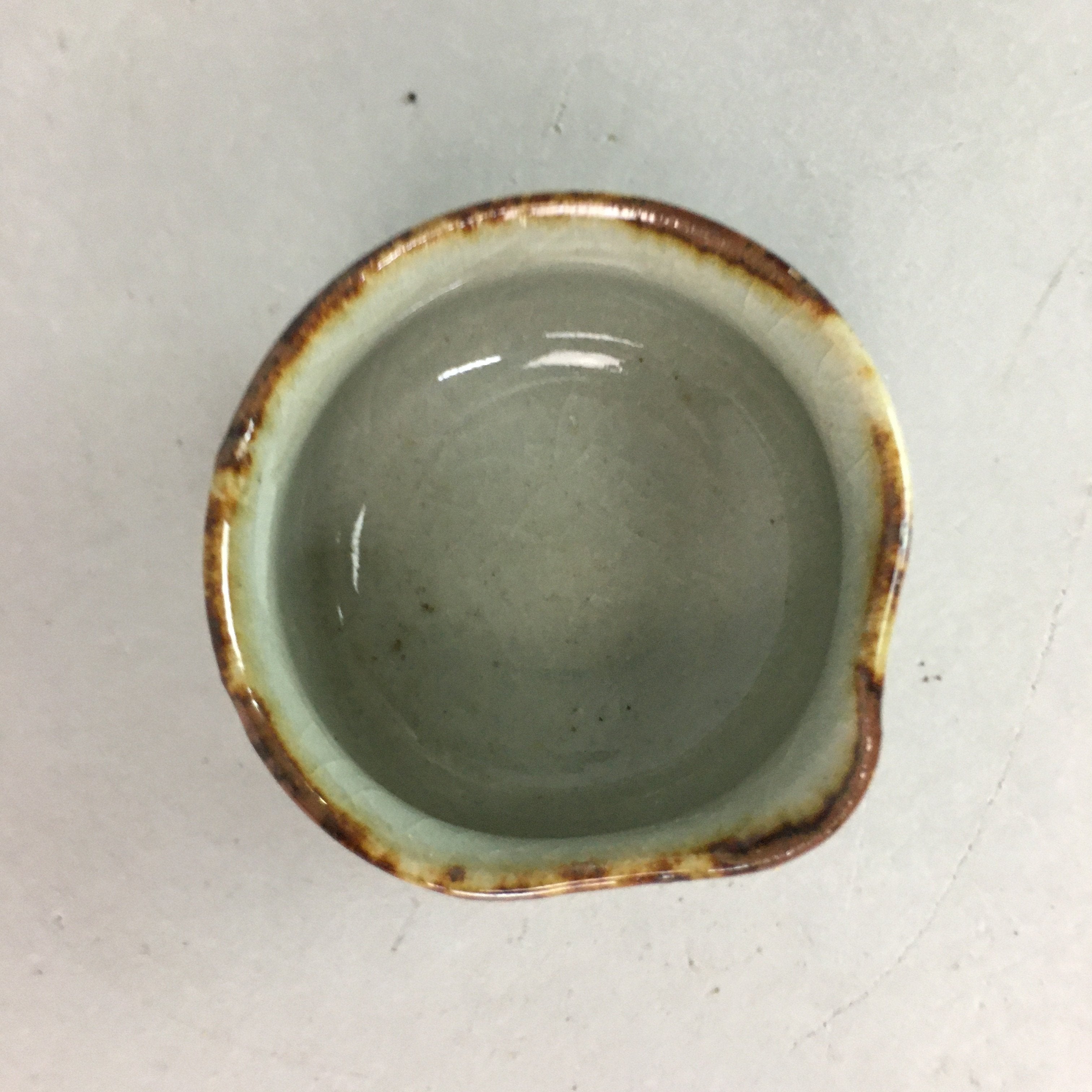 Japanese Ceramic Sake Cup Lipped Guinomi Sakazuki Vtg Pottery Gray GU734