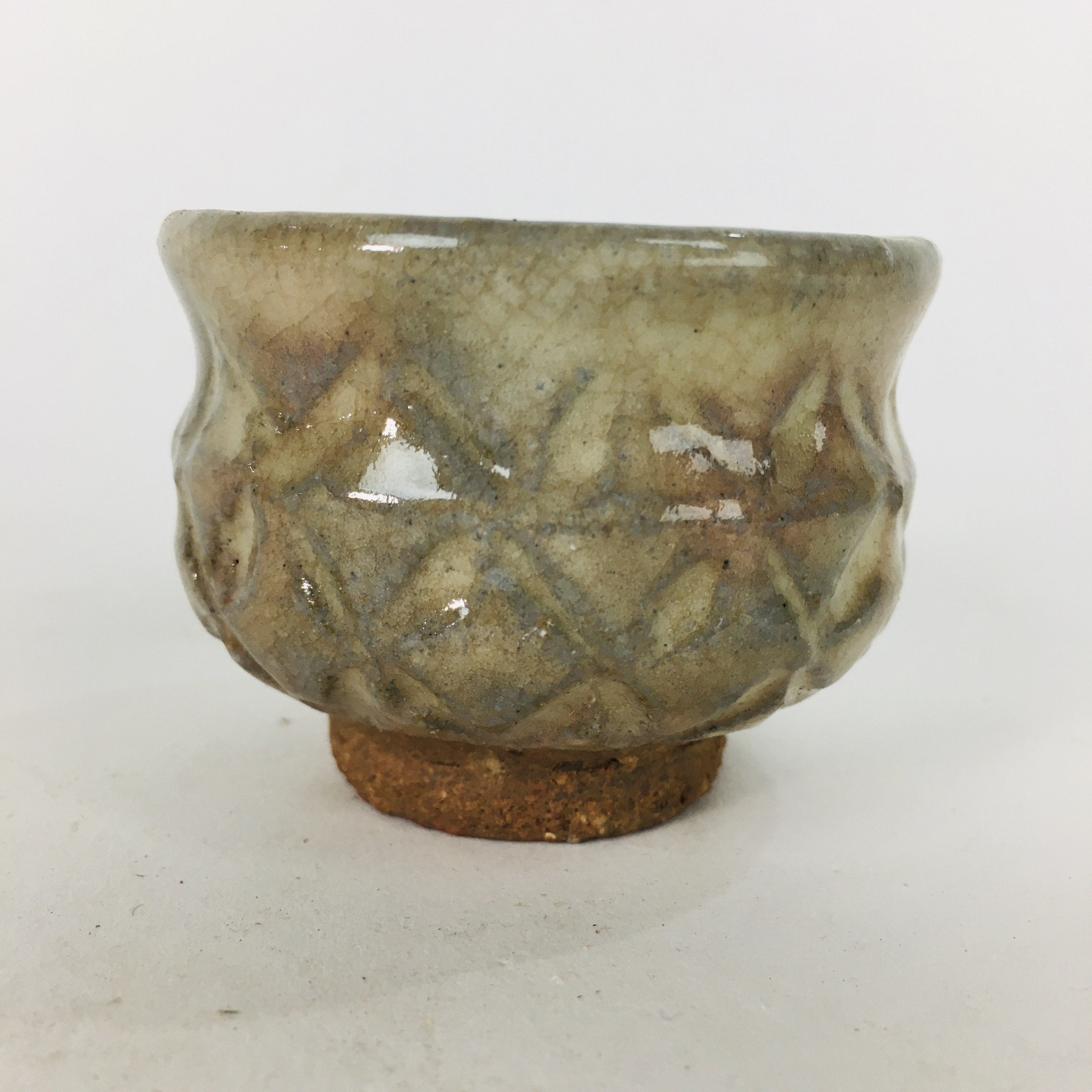 Japanese Ceramic Sake Cup Vtg Pottery Guinomi Ochoko Beige Clacked Glaze GU911