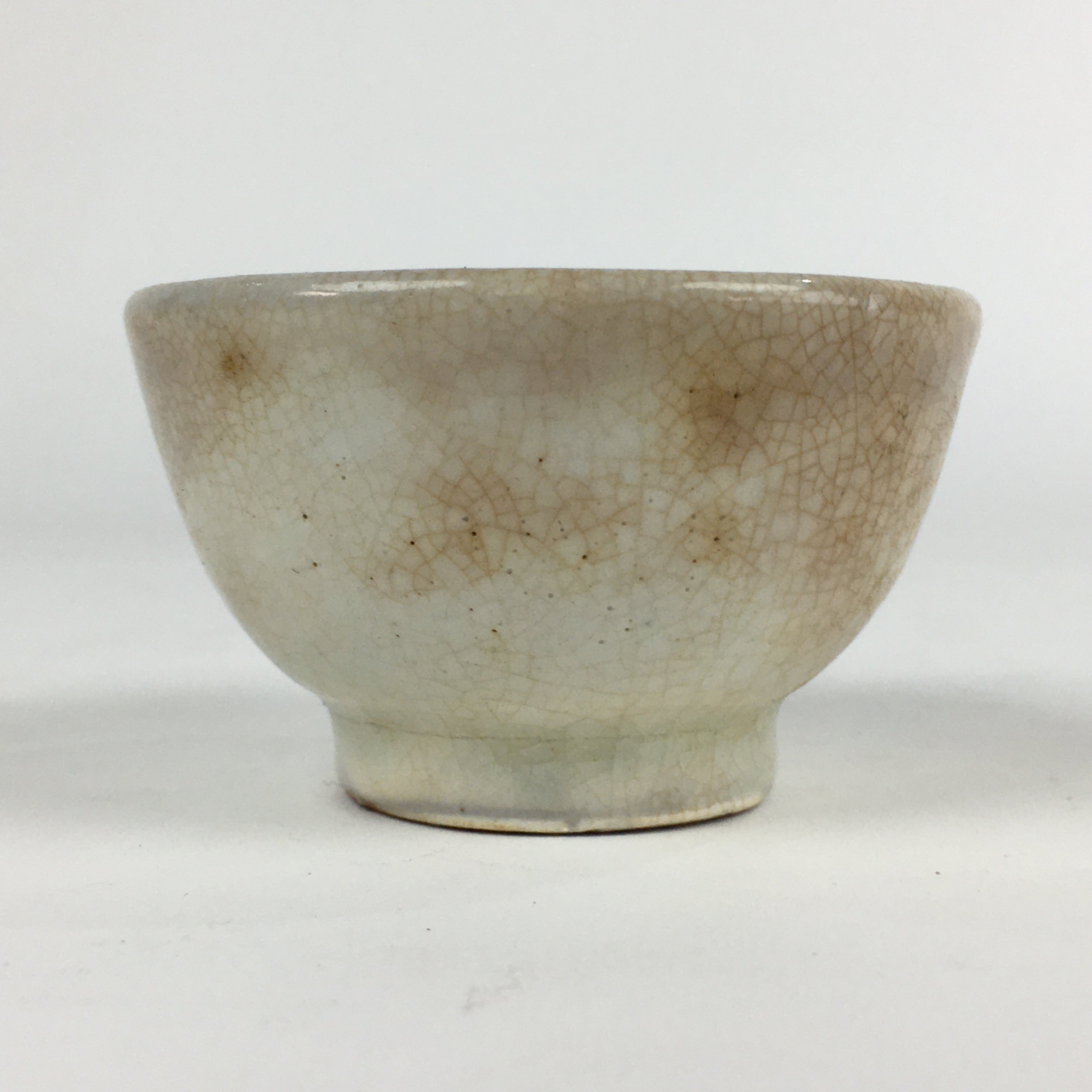 Japanese Ceramic Sake Cup Vtg Pottery Yakimono Guinomi Ochoko White G53