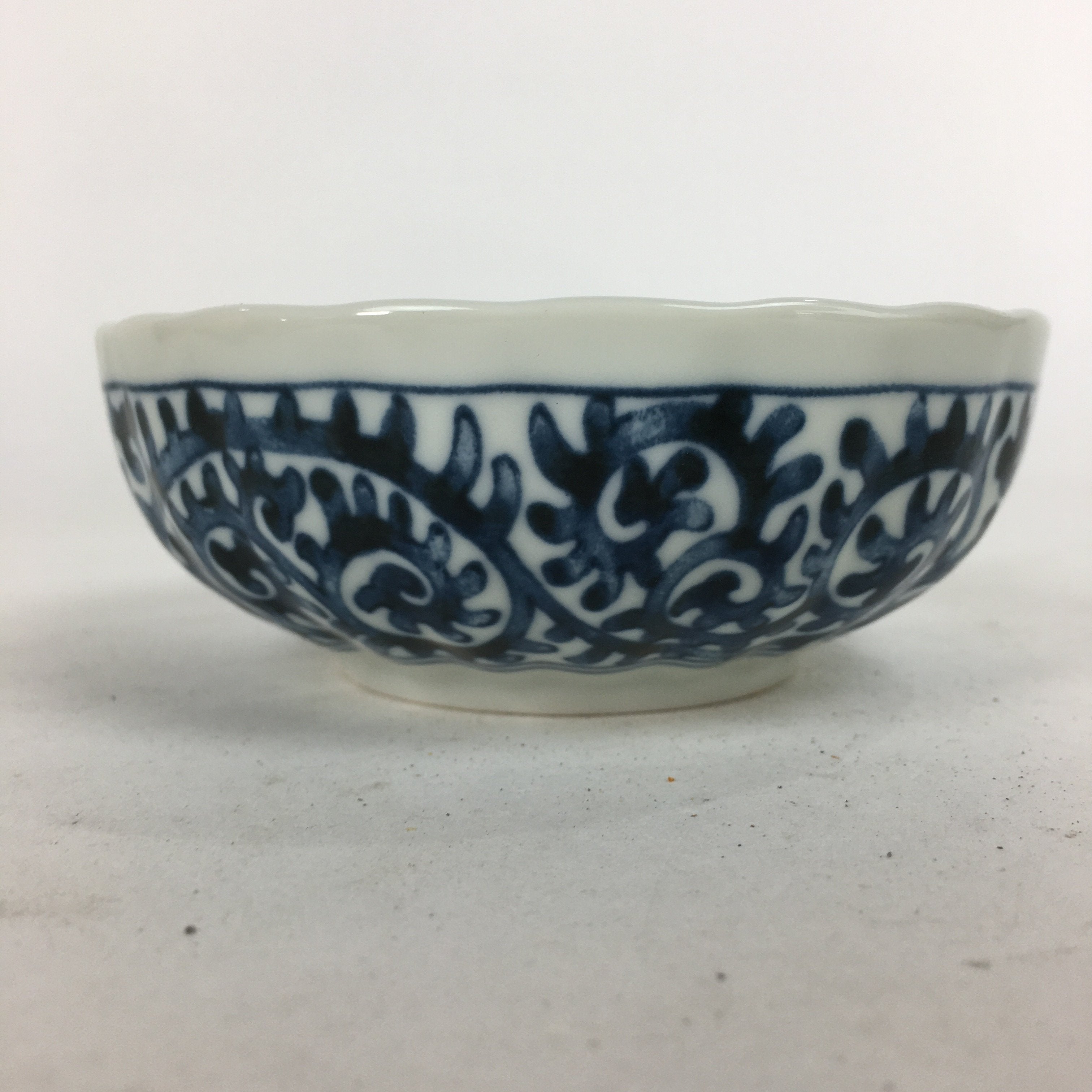 Japanese Ceramic Small Bowl Sometsuke Vtg Pottery Arabesque Design PP639