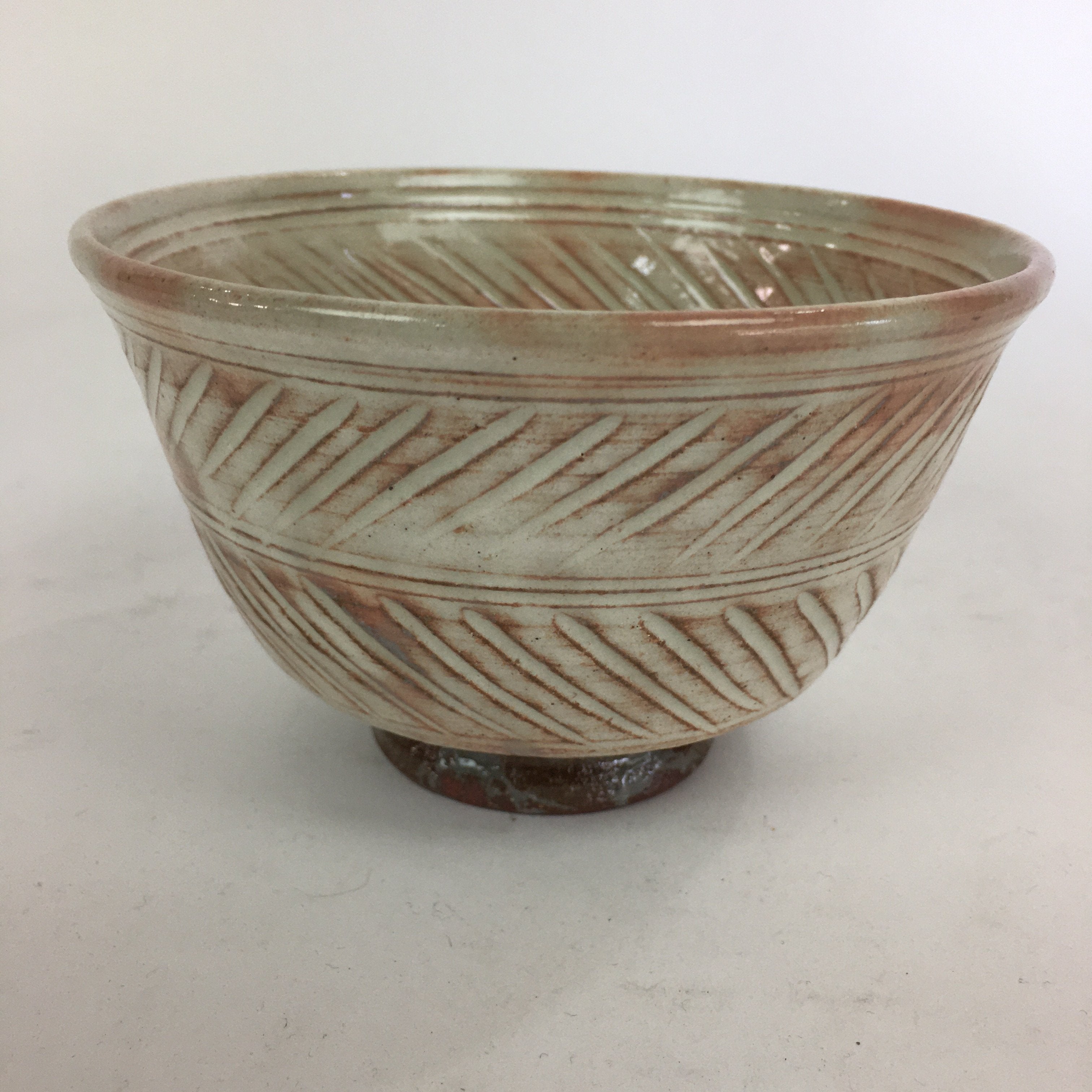 Japanese Ceramic Tea Bowl Vtg Ceremony Chawan Flower Pattern White Pink GTB763