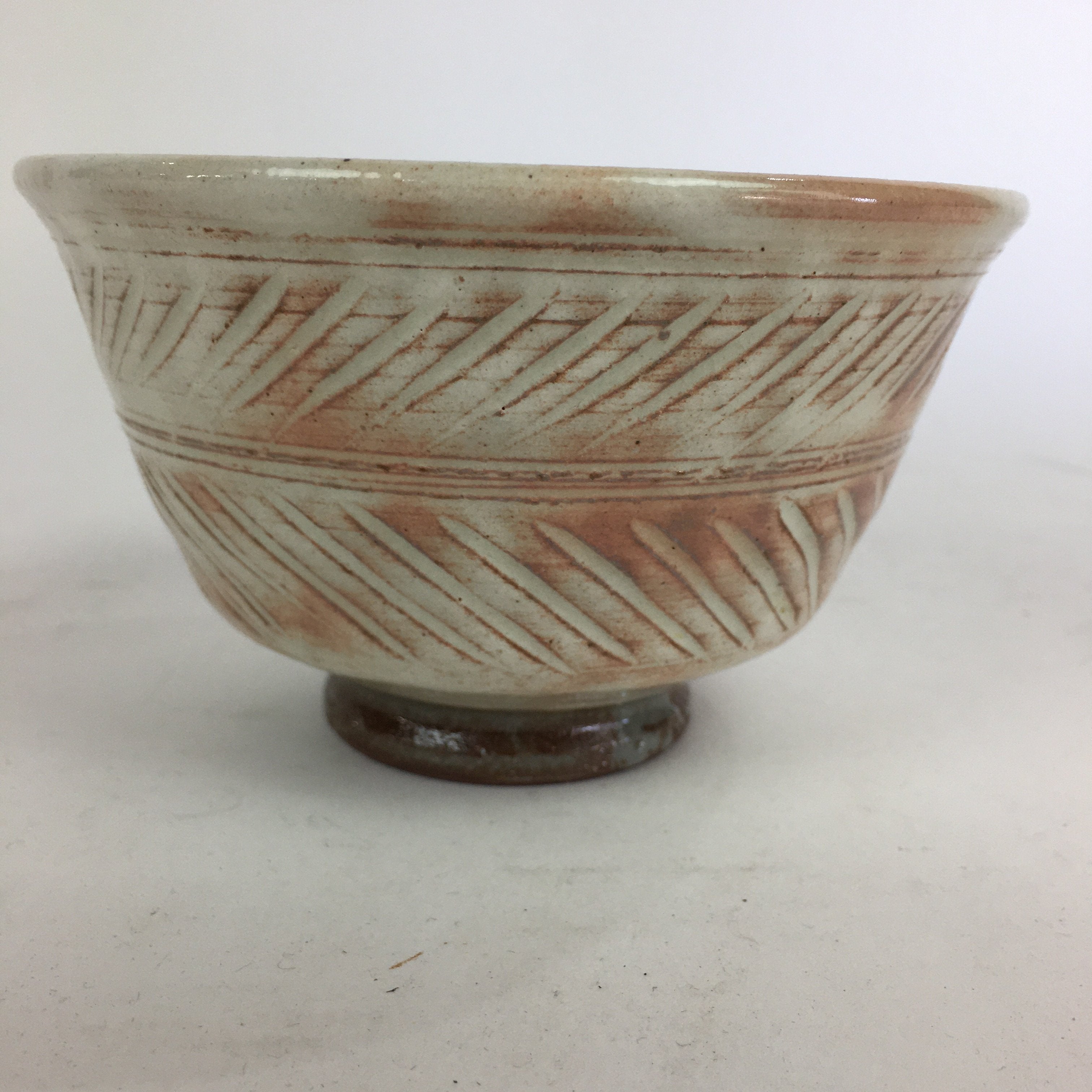 Japanese Ceramic Tea Bowl Vtg Ceremony Chawan Flower Pattern White Pink GTB764