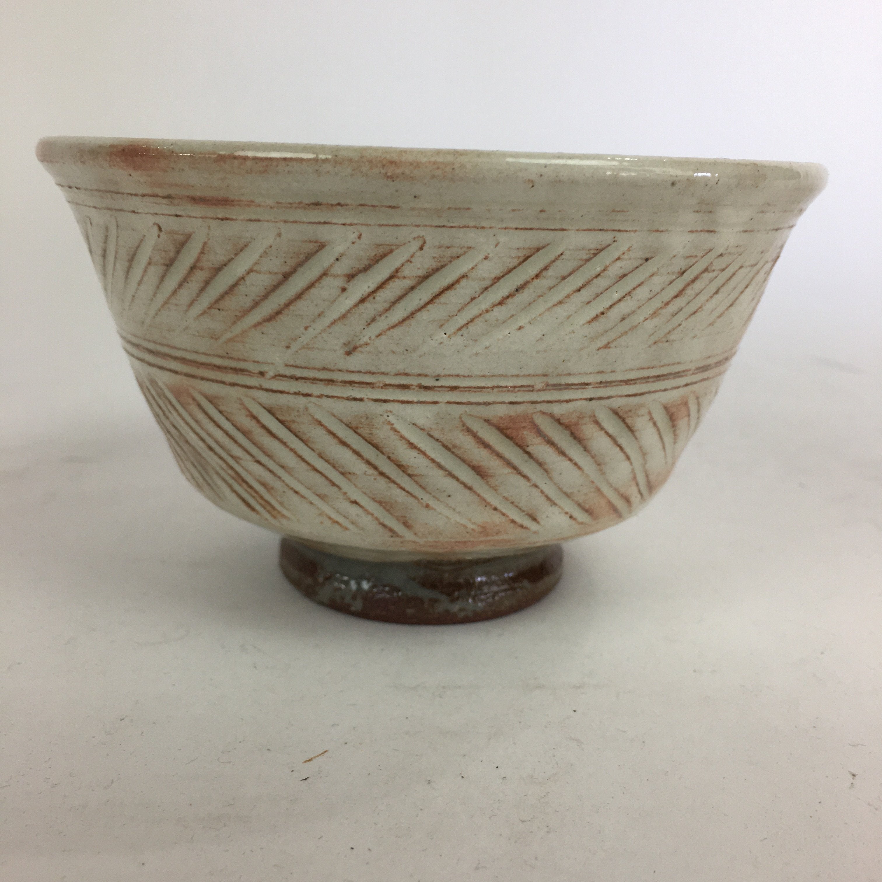 Japanese Ceramic Tea Bowl Vtg Ceremony Chawan Flower Pattern White Pink GTB764