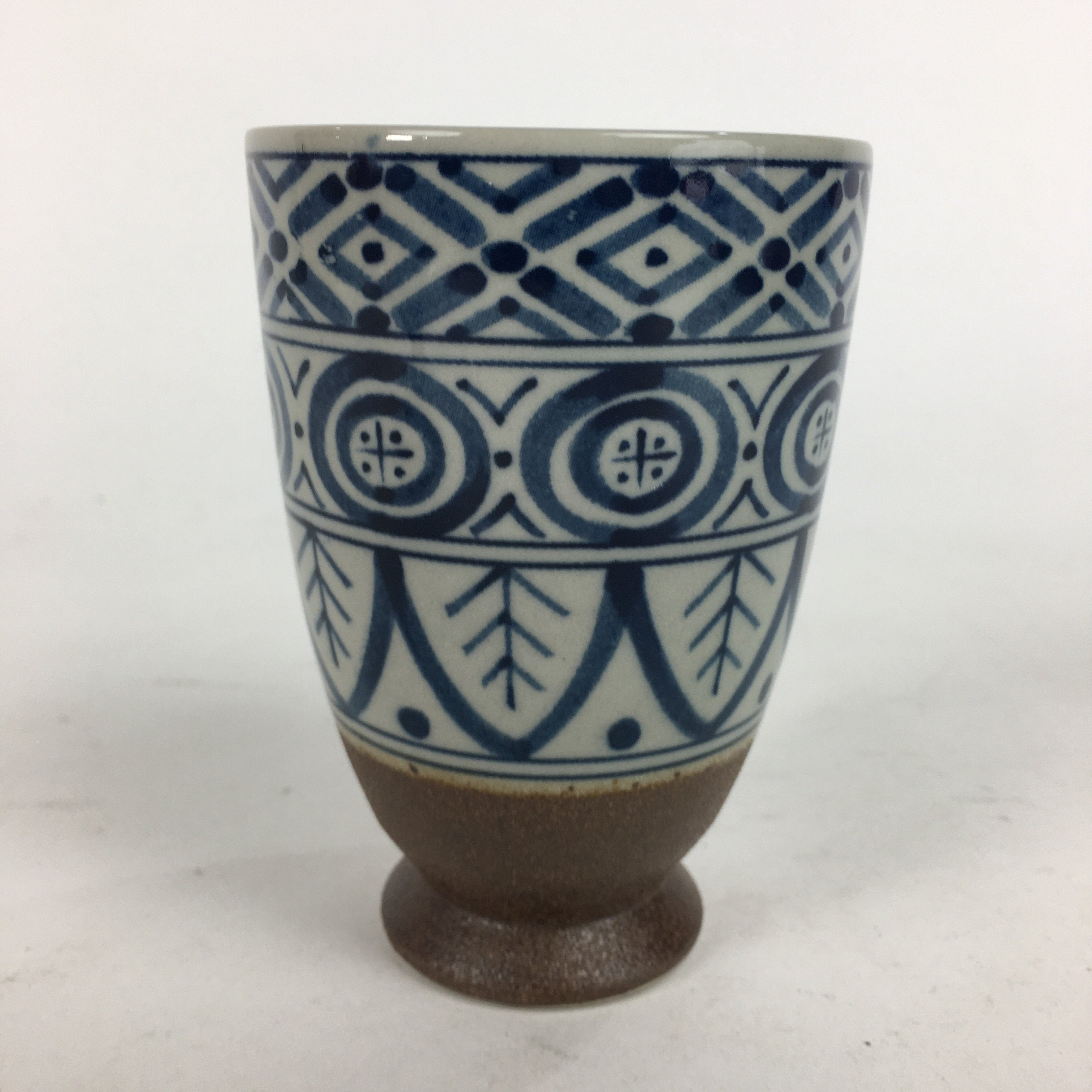 Japanese Ceramic Teacup Yunomi Vtg Blue Design Brown Bottom Sencha TC225