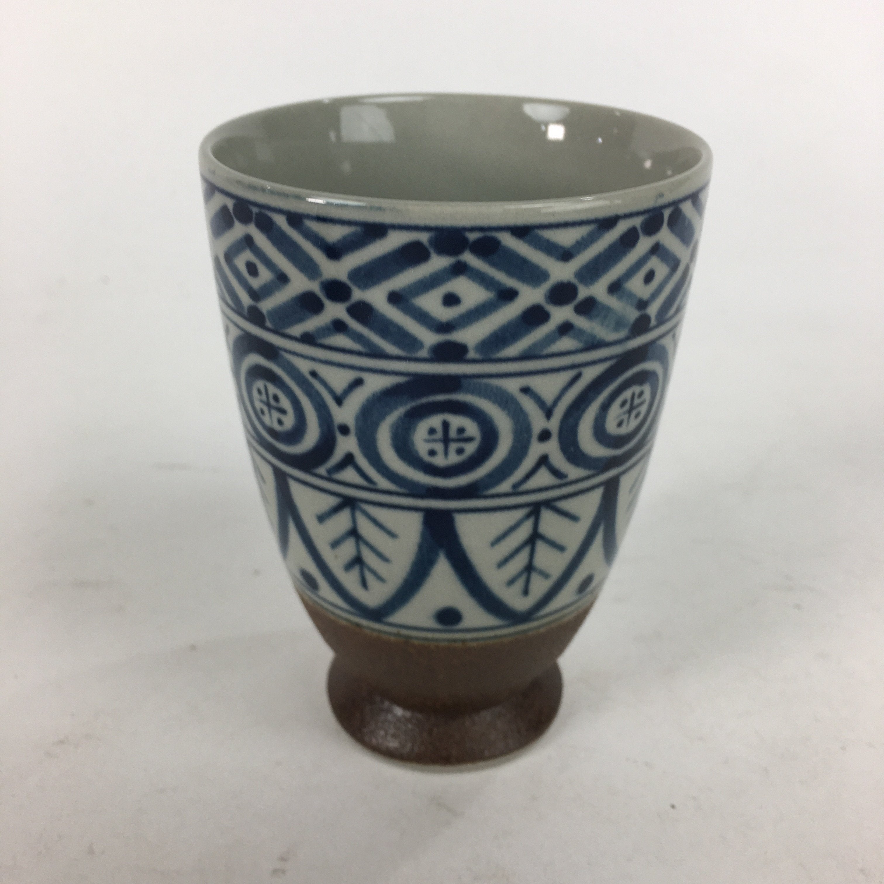 Japanese Ceramic Teacup Yunomi Vtg Blue Design Brown Bottom Sencha TC225