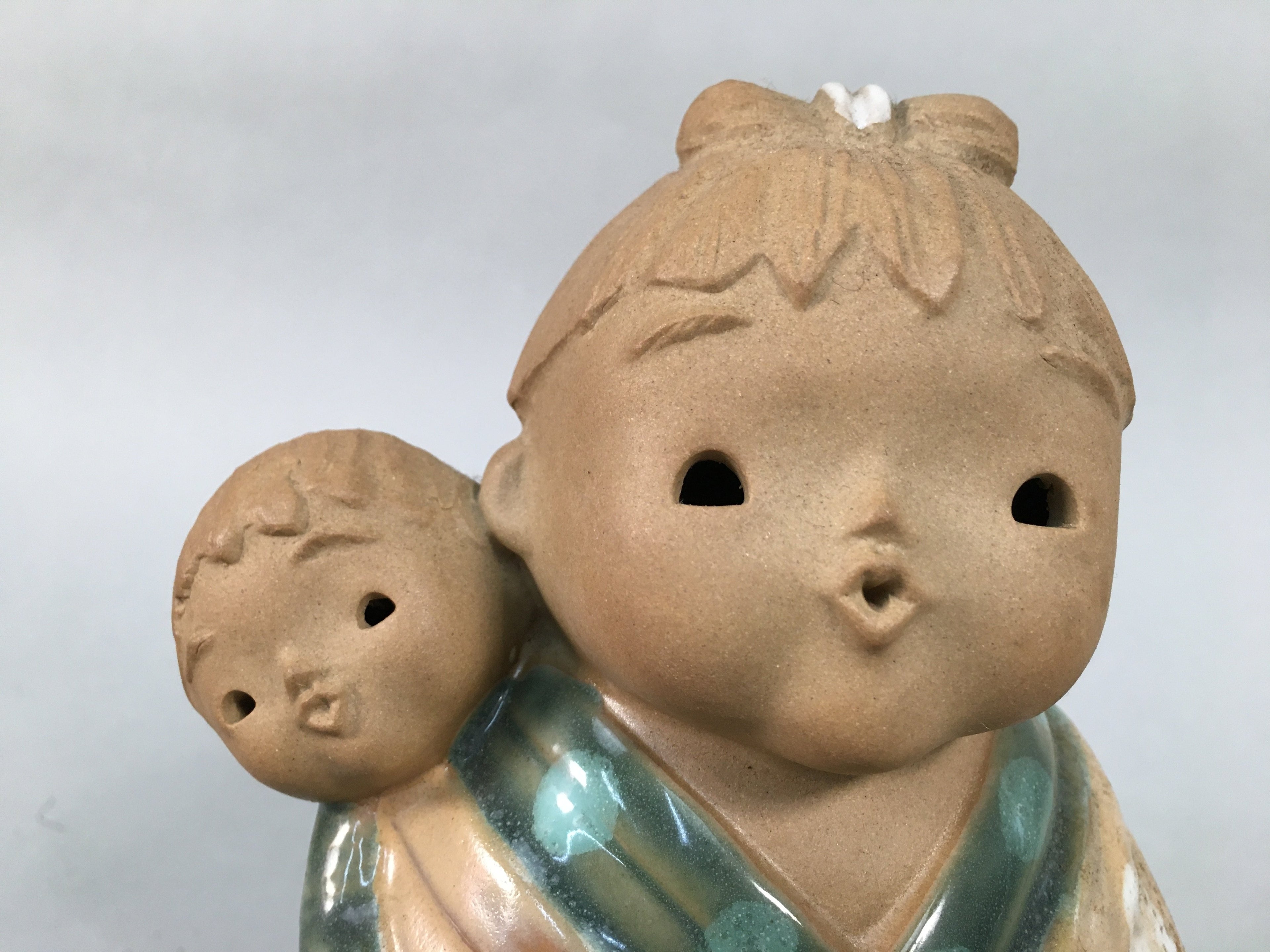 Japanese Ceramic kids Statue Vtg Kimono Girl Baby Babysitting Brown BD599