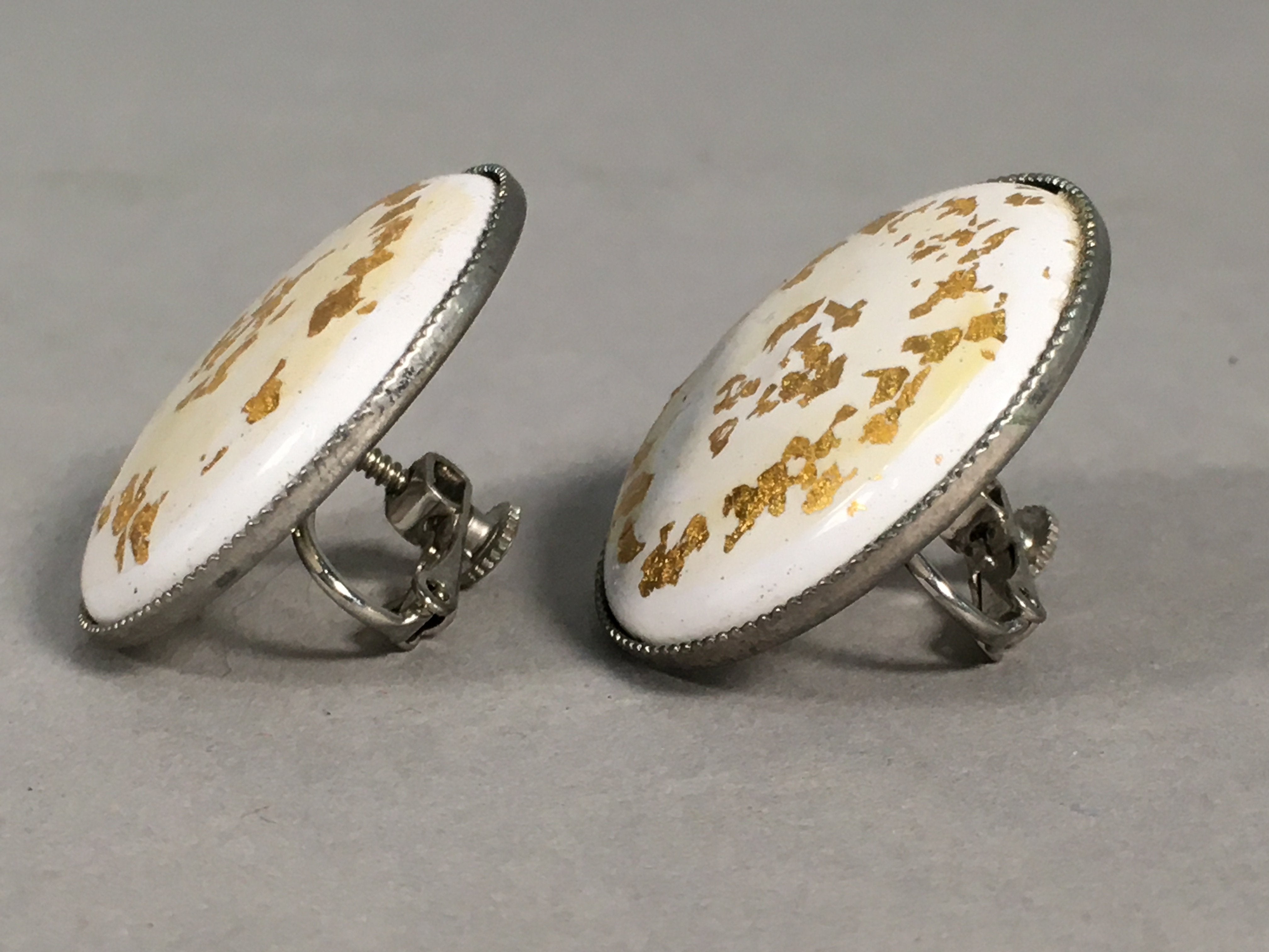 Japanese Cloisonne Earrings Vtg Metal Glass Shippo Round Gold White JK74