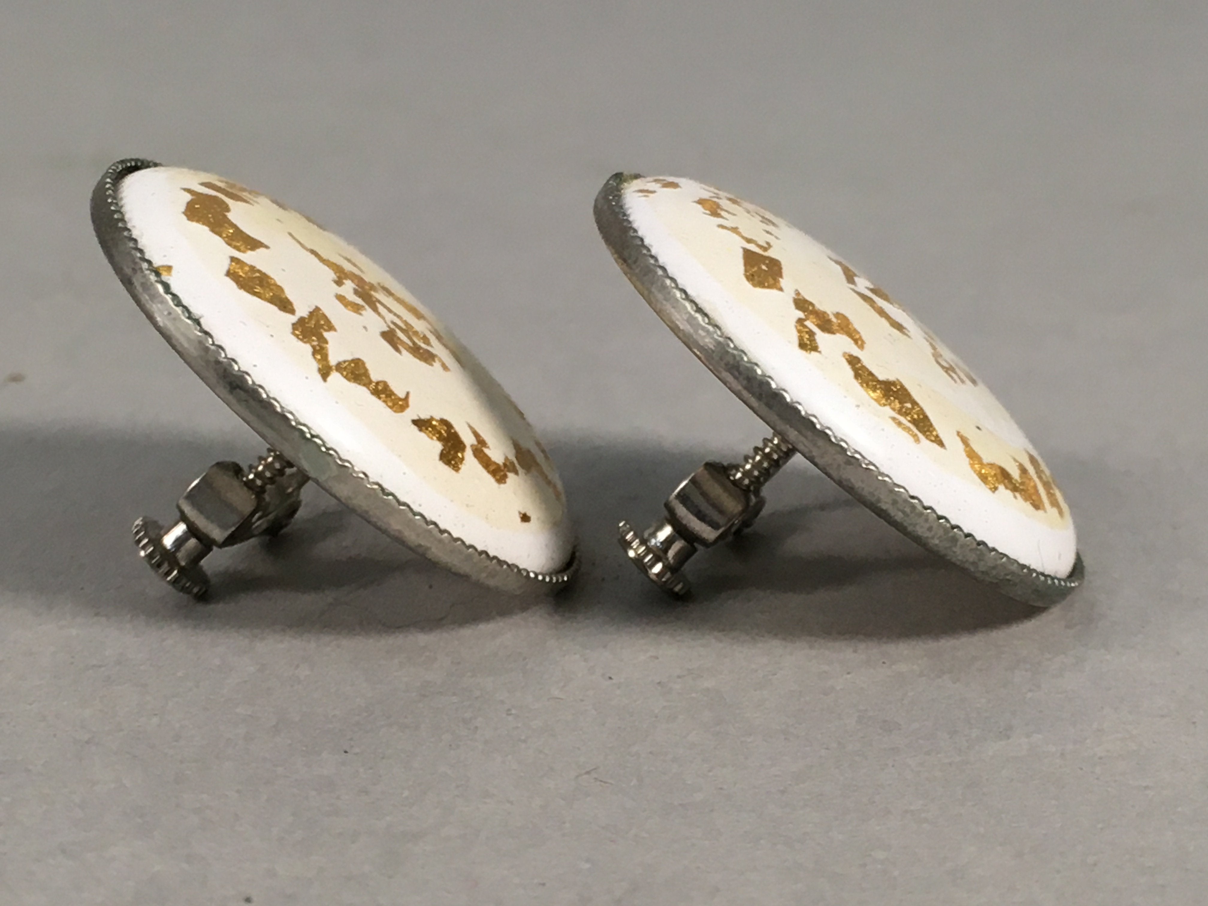 Japanese Cloisonne Earrings Vtg Metal Glass Shippo Round Gold White JK74