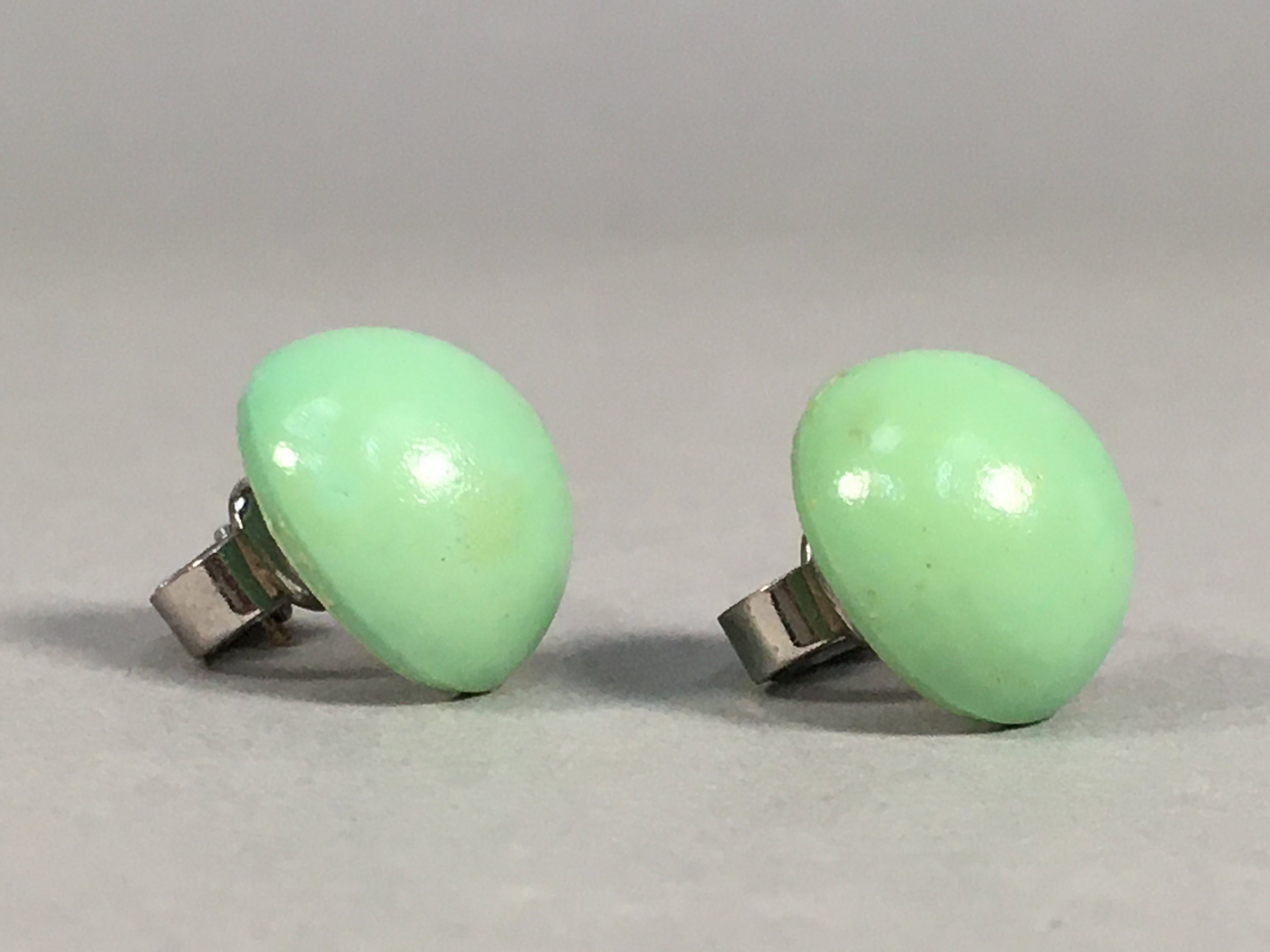 Japanese Earrings Vtg Green Round Pair Clip Metal JK99
