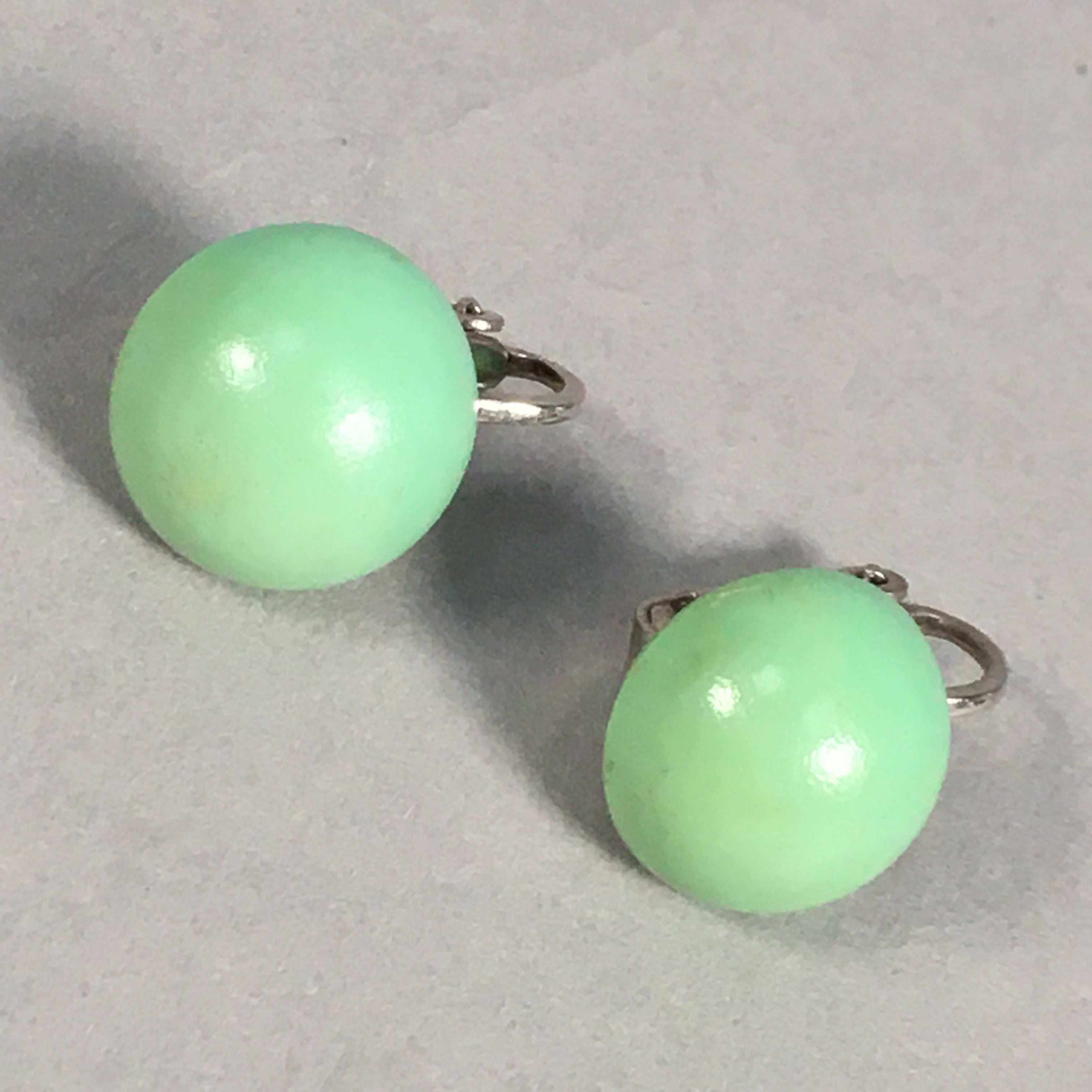Japanese Earrings Vtg Green Round Pair Clip Metal JK99
