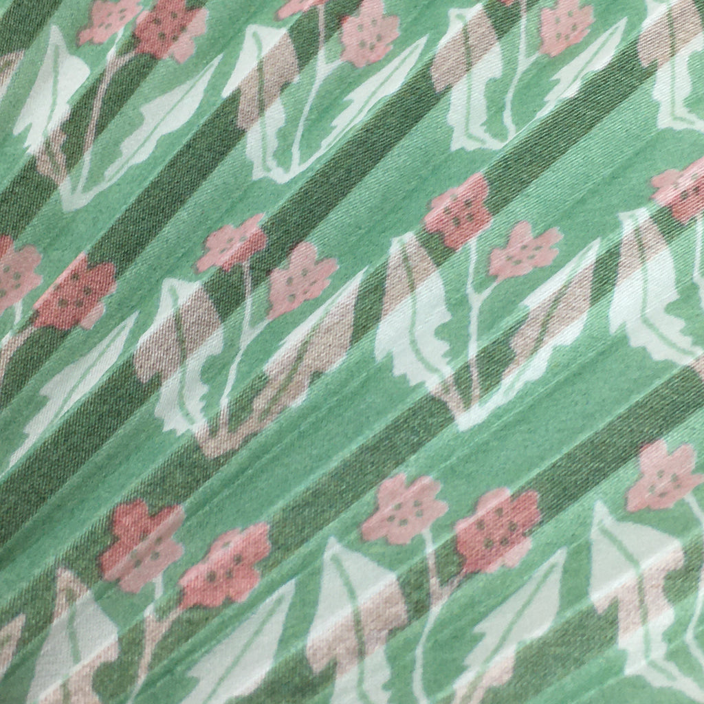 Japanese Folding Fan Vtg Sensu Bamboo Frame Fabric Green Pink Flower 4D563