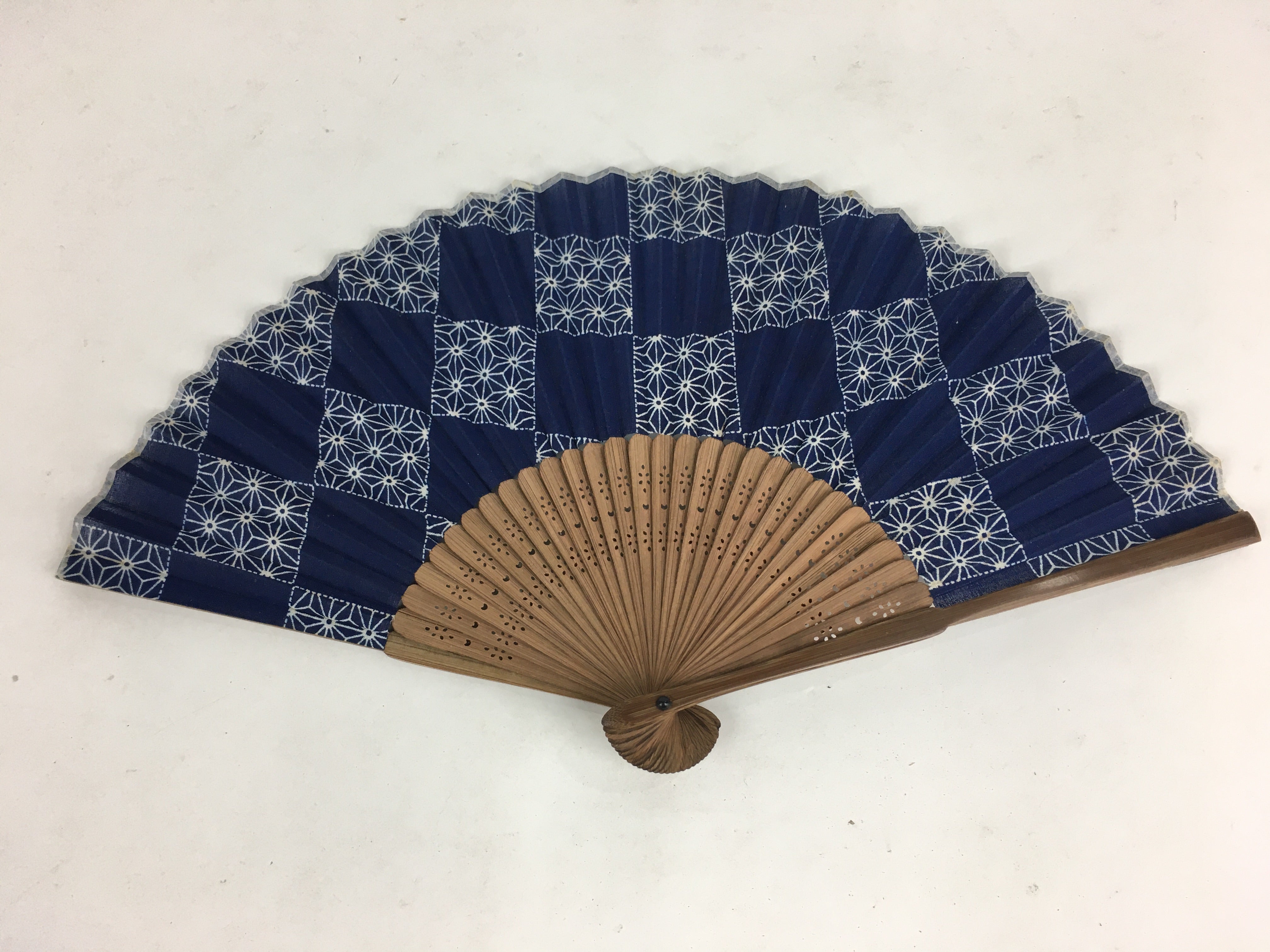 Japanese Folding Fan Vtg Sensu Blue Fabric Bamboo Frame Traditional Pattern 4D53