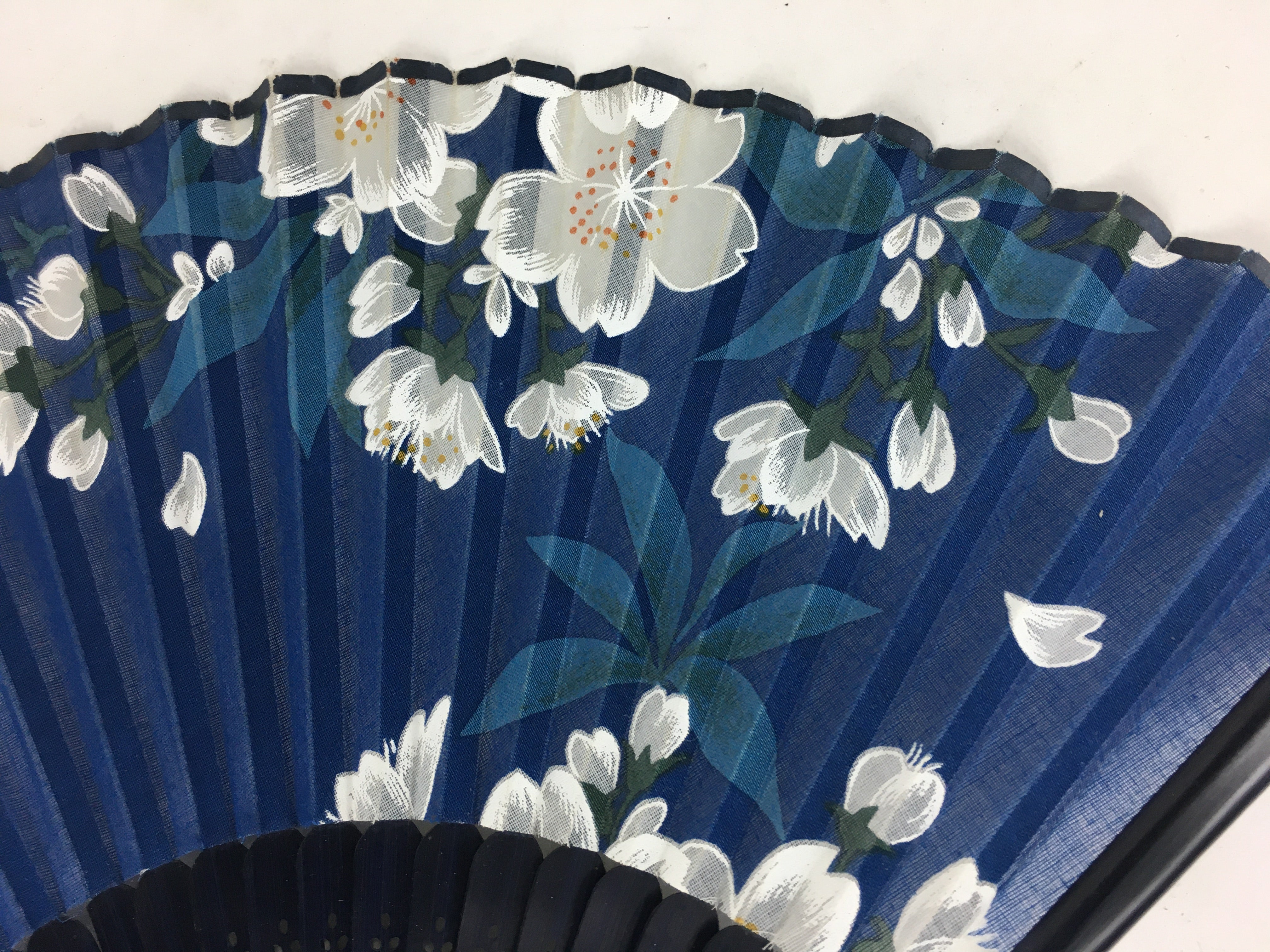 Japanese Folding Fan Vtg Sensu Navy Fabric Bamboo Frame White Flower 4D554