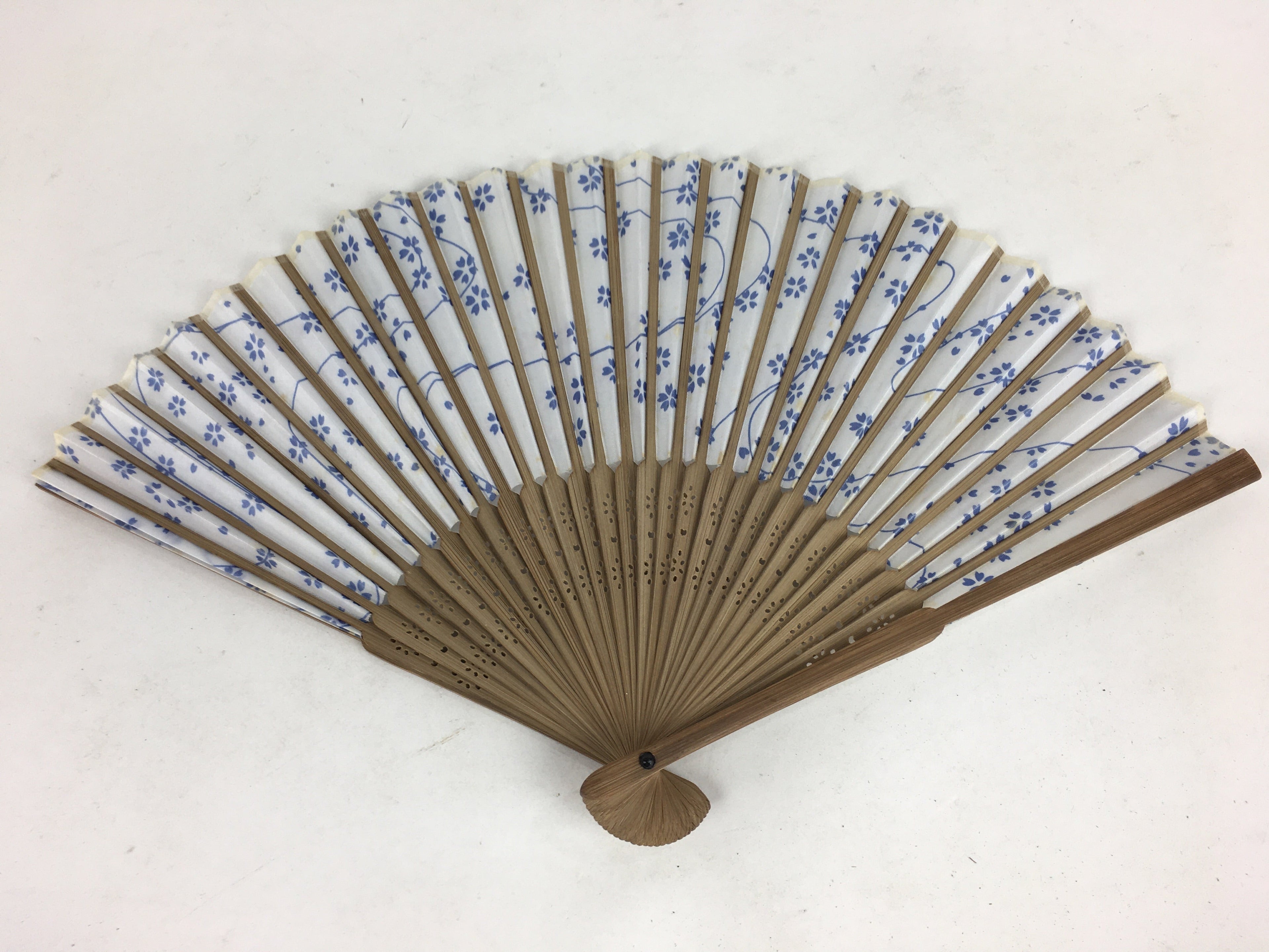 Japanese Folding Fan Vtg Sensu White Fabric Bamboo Frame Blue Flower 4D528