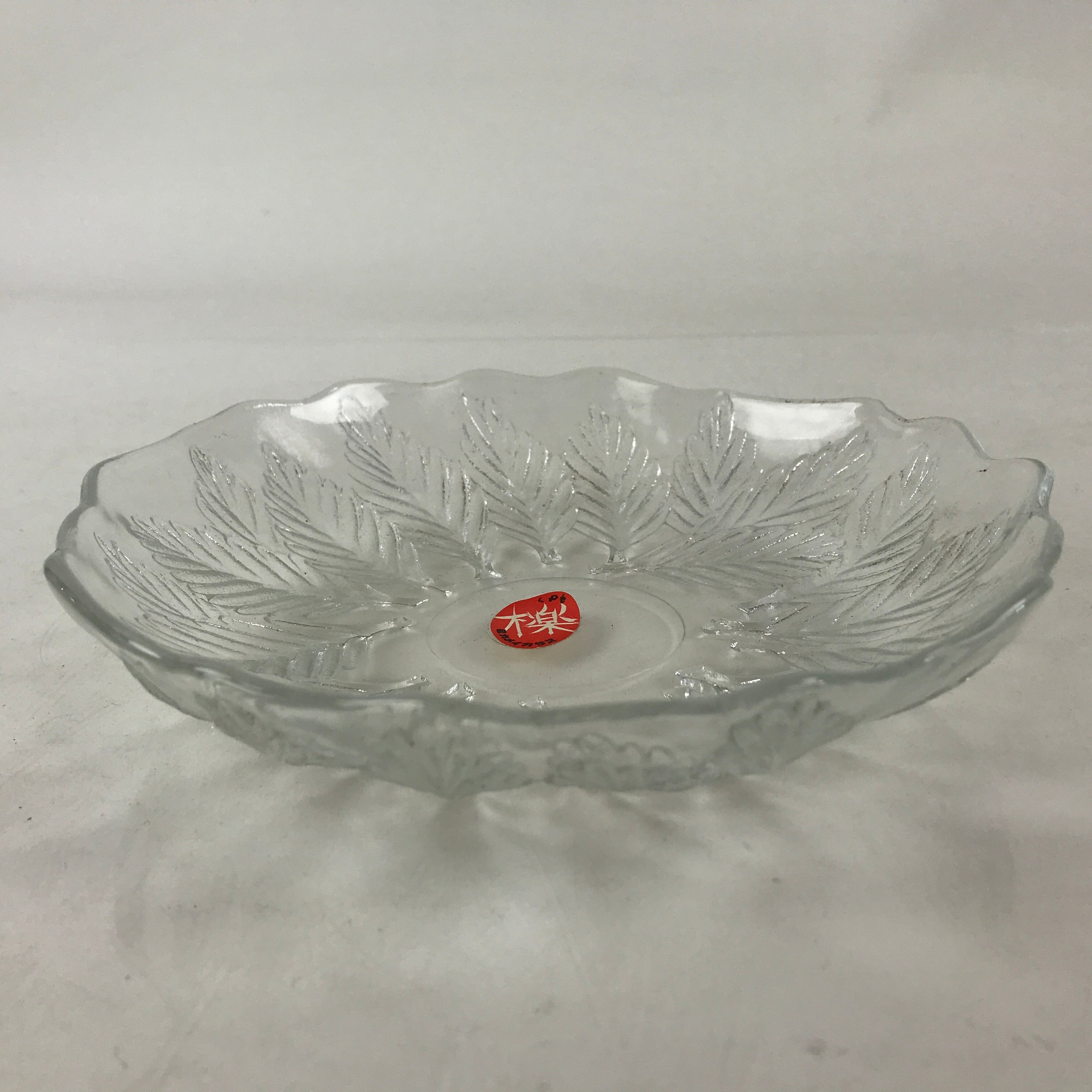 https://chidorivintage.com/cdn/shop/products/Japanese-Glass-Clear-Bowl-Salad-Plate-Vtg-Kamei-Glass-Kunugi-Leaves-Garasu-Bachi-2.jpg?v=1677439152