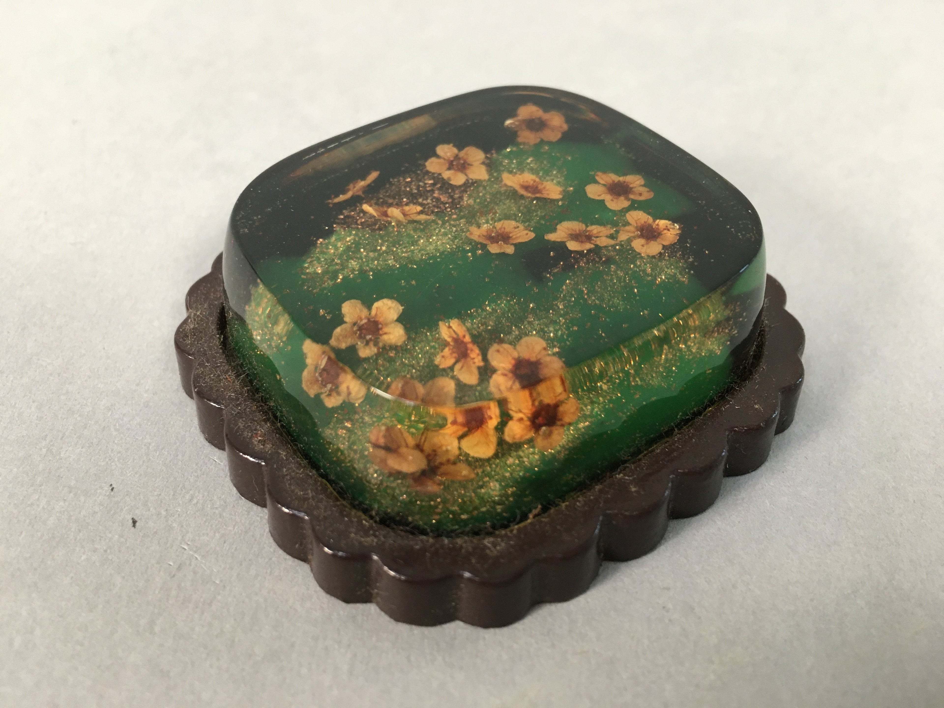 Japanese Glass Paperweight Vtg Dried Flower Green Metal Yellow Gold JK168