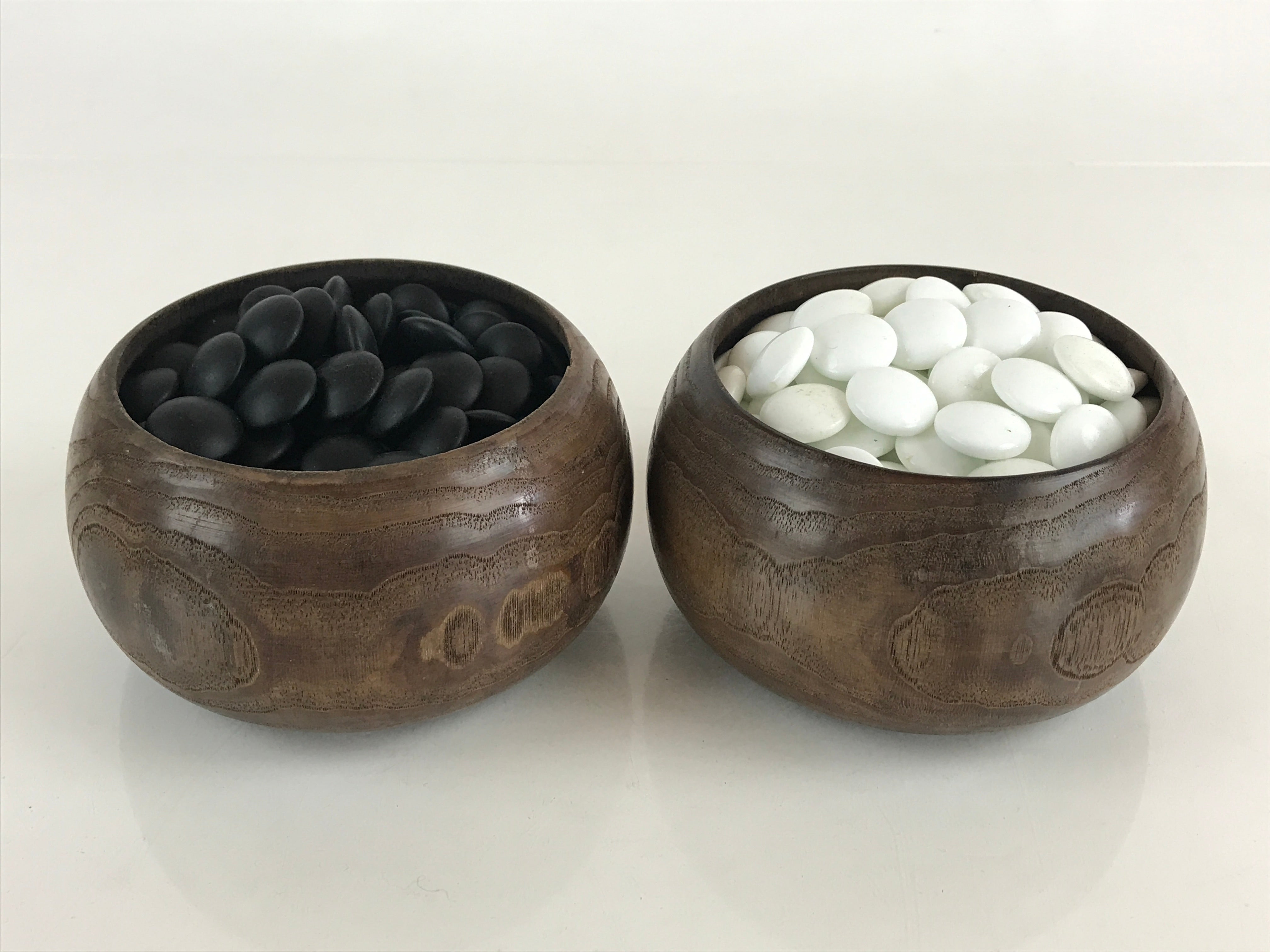 Japanese Go Stone Goishi Game Piece Complete Set Vtg Brown Wood Bowl GO82