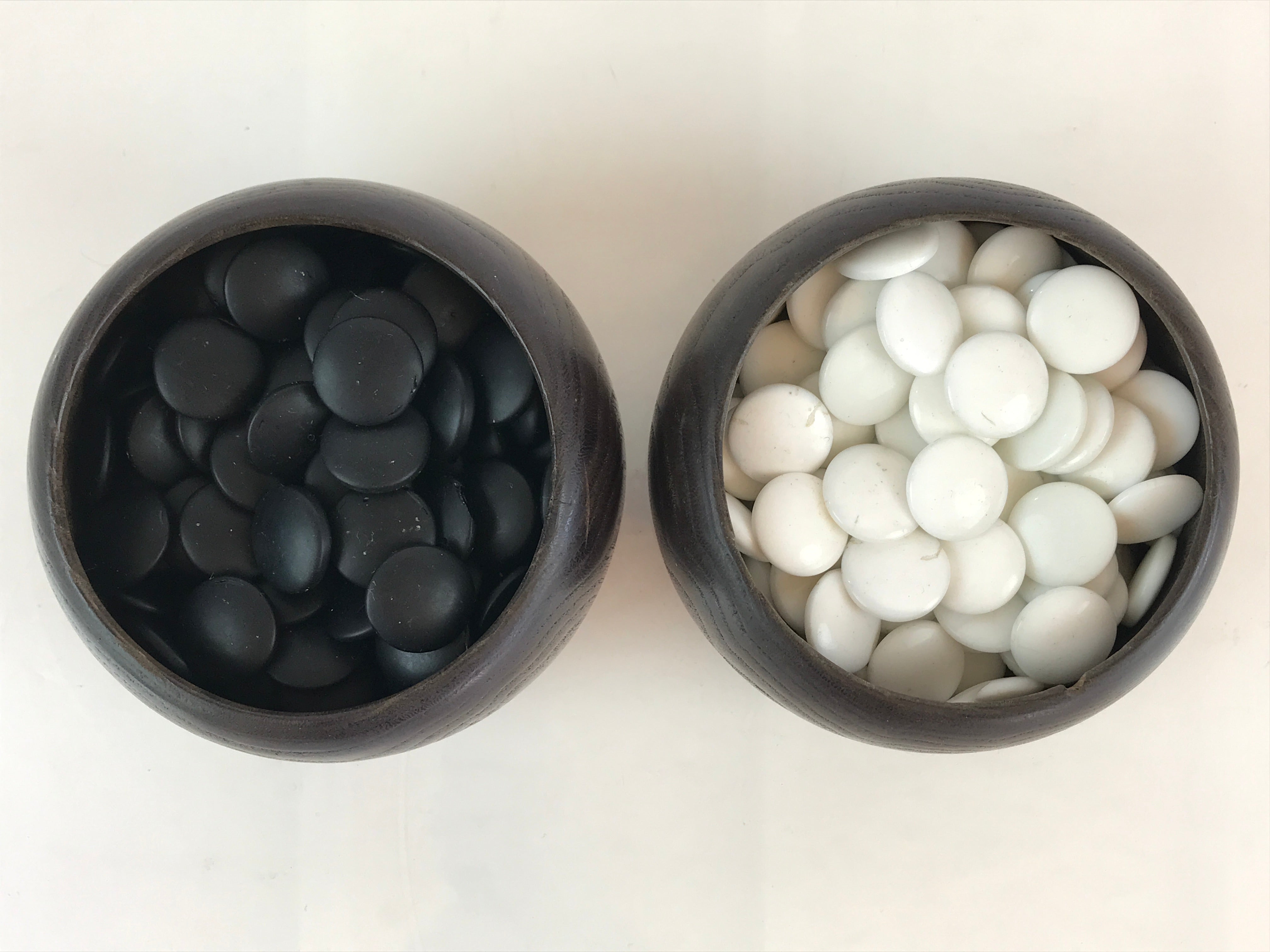 Japanese Go Stone Goishi Game Piece Set Vtg Dark Brown Bowl Black Whit ...