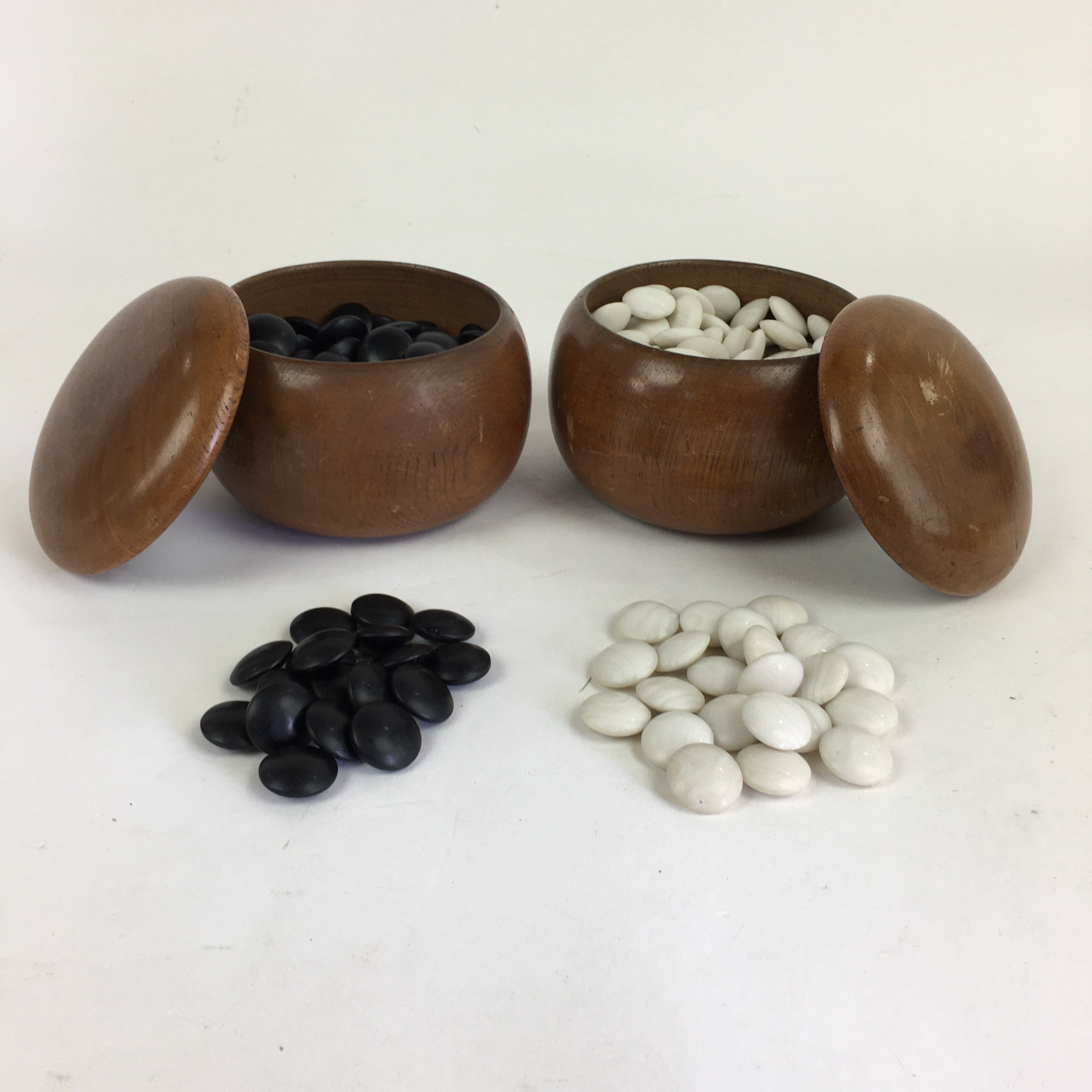 Japanese Go Stone Vtg Goishi Game Piece Set Brown Bowl Black White GO67