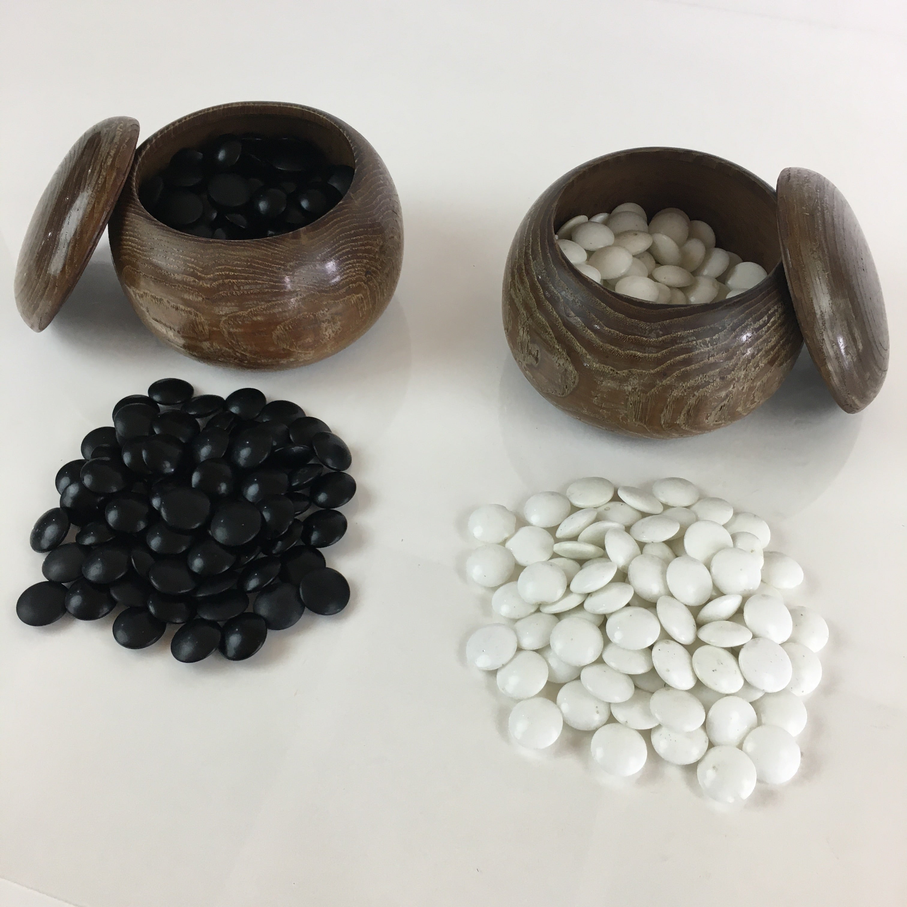 Japanese Go Stone Vtg Goishi Game Piece Set Dark Brown Bowl Black White GO70