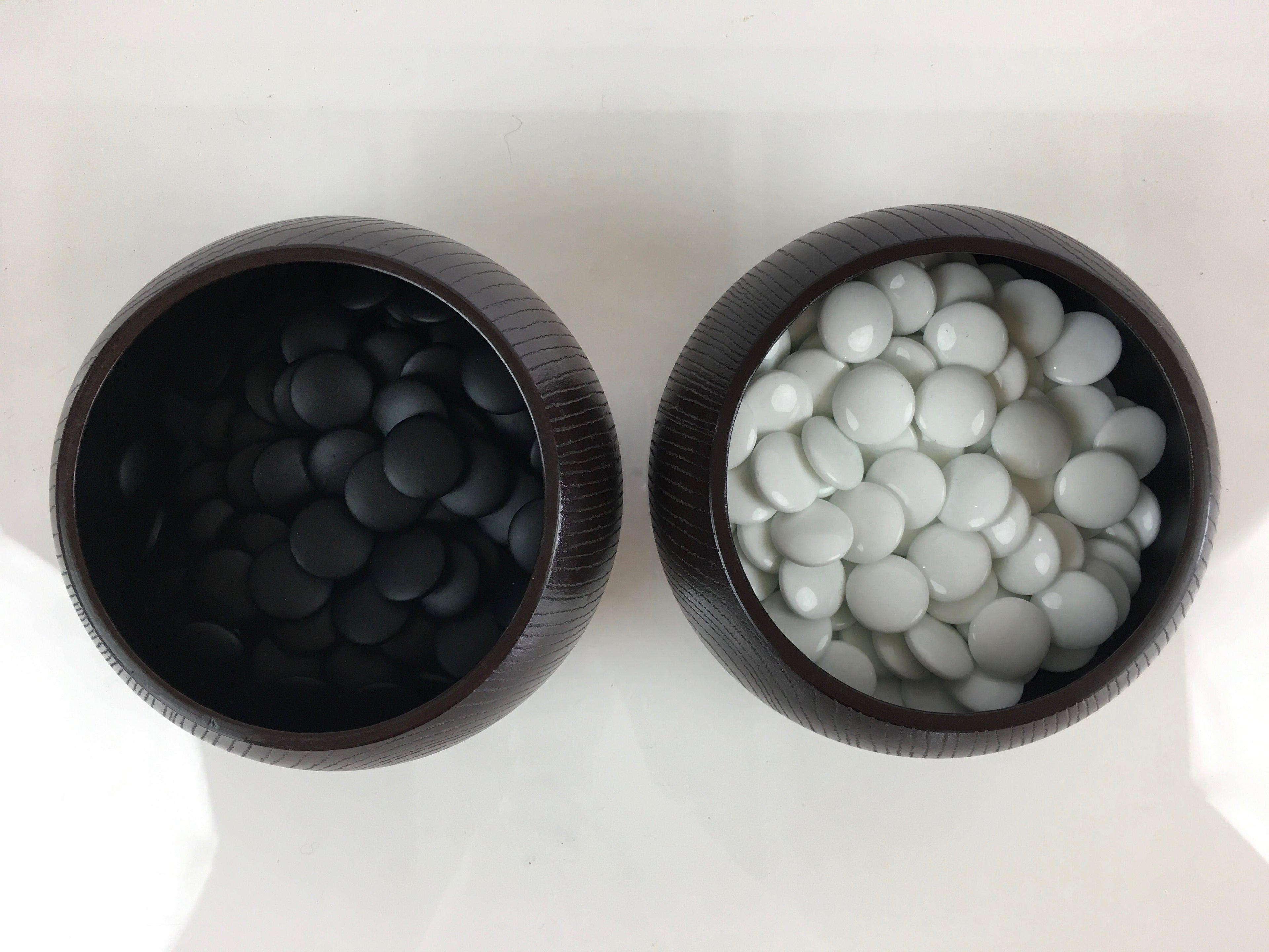 Japanese Go Stone Vtg Goishi Game Piece Set Dark Brown Bowl Black White GO71