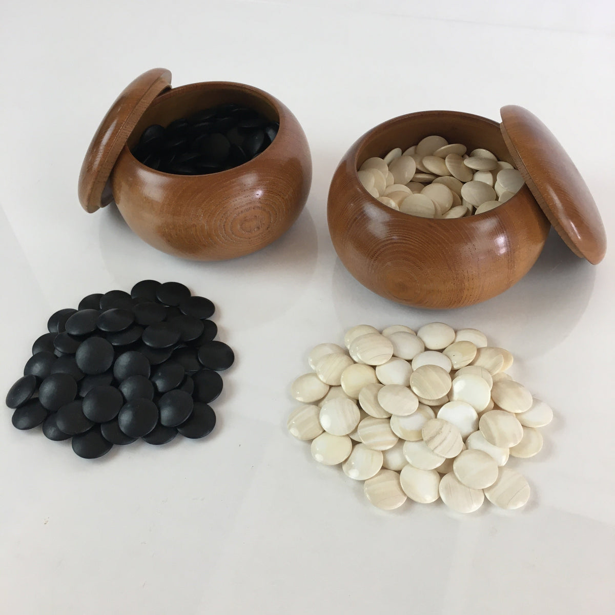 Japanese Go Stone Vtg Goishi Game Piece Set Light Brown Bowl Black Whi ...