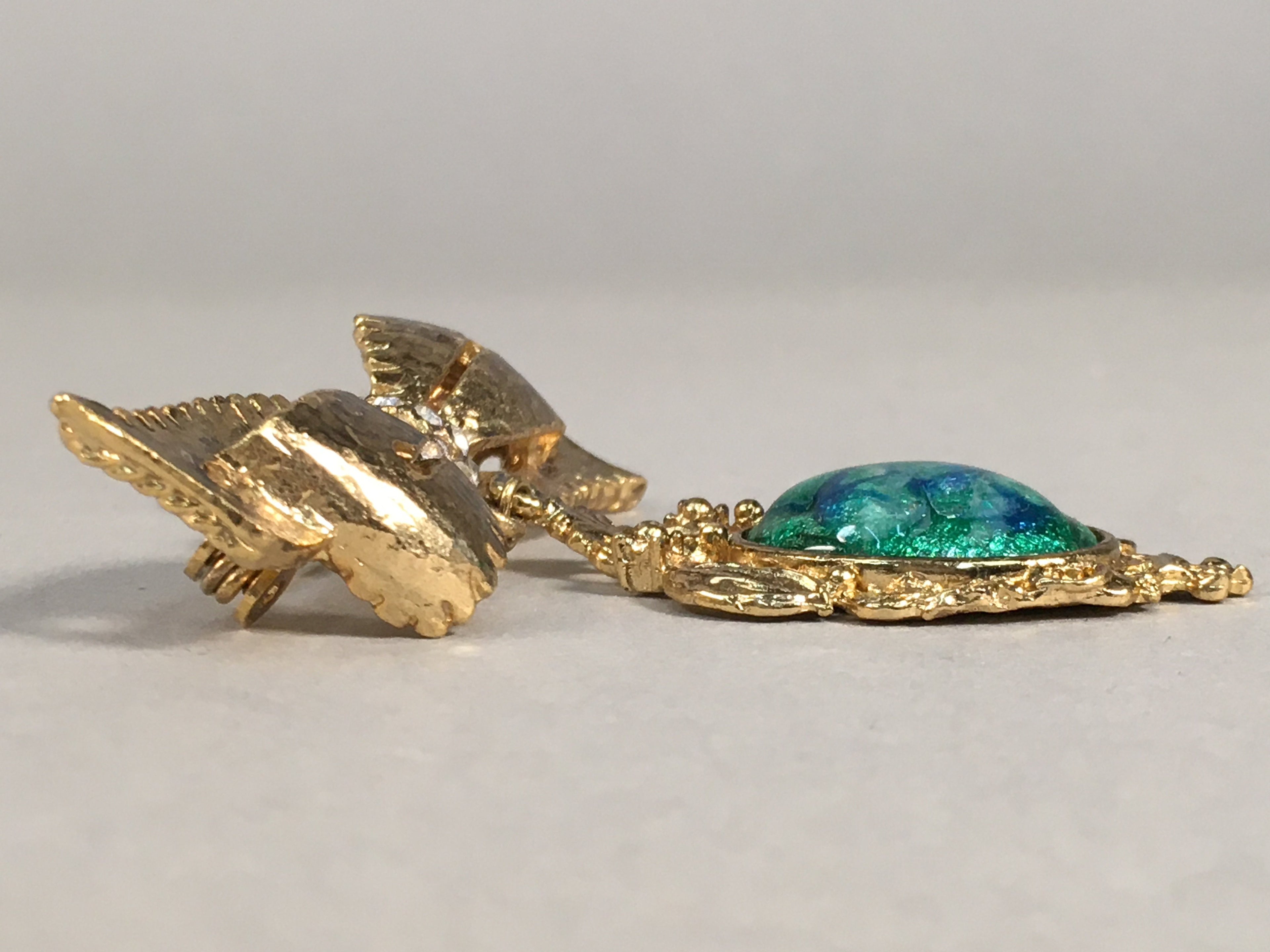 Japanese Green Opal Oval Glass Brooch Metal Ribbon Vtg Bijou Pin Gold JK41