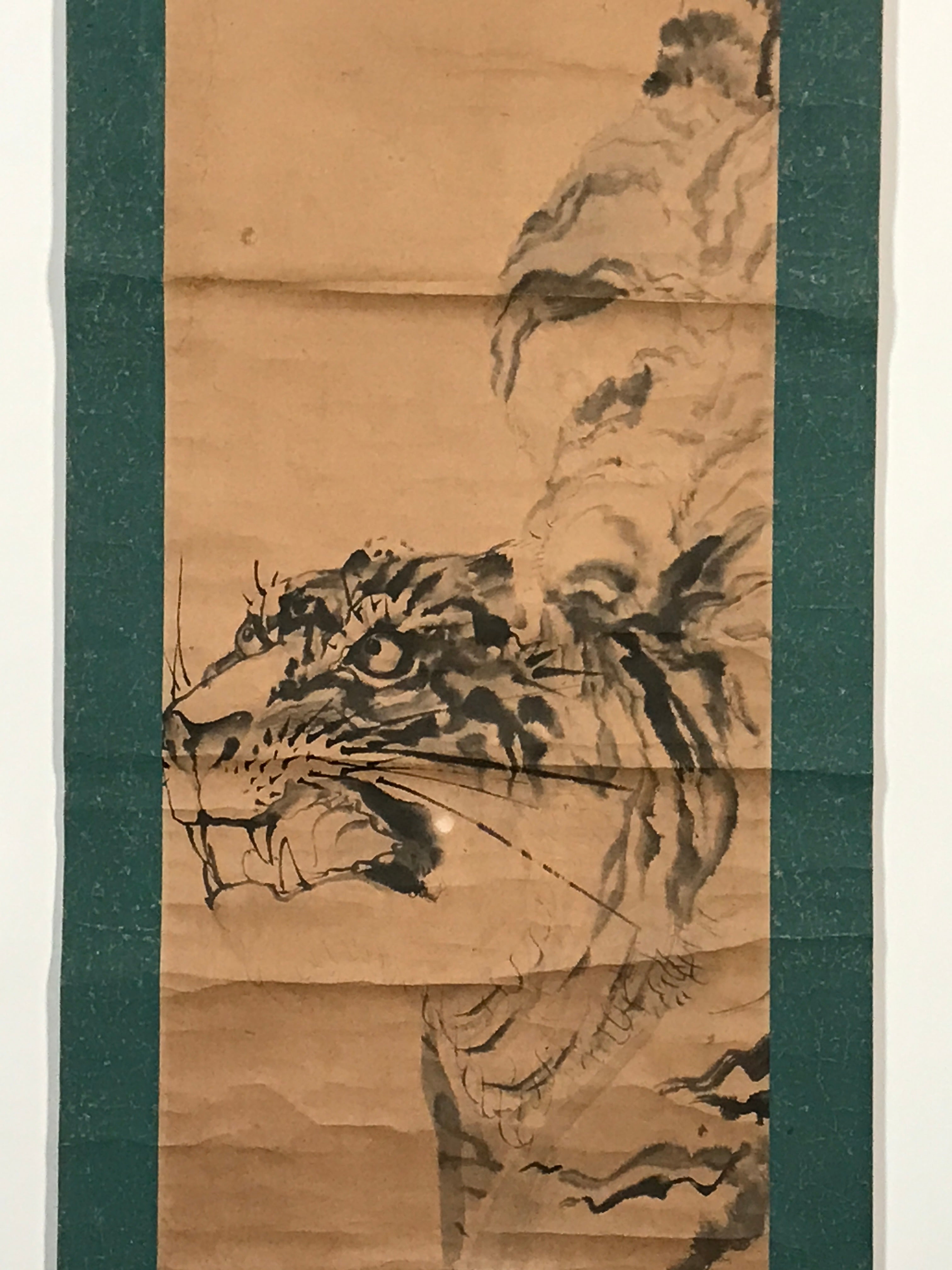 Japanese Hanging Scroll Tiger Baring Fangs Tora Black Kakejiku Kakemono SC792