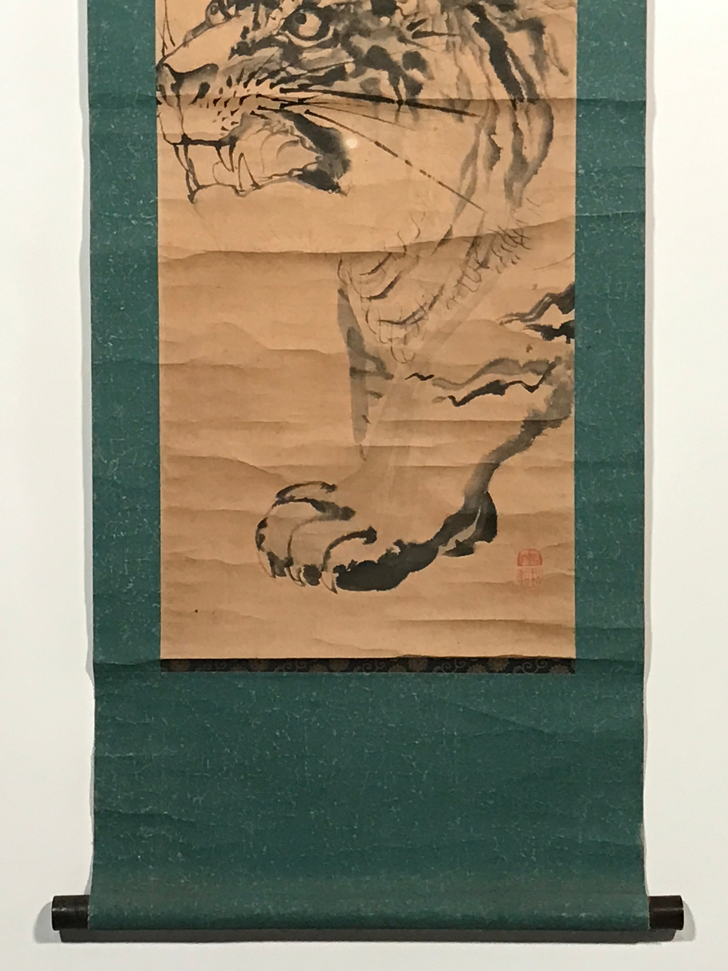 Japanese Hanging Scroll Tiger Baring Fangs Tora Black Kakejiku Kakemono SC792