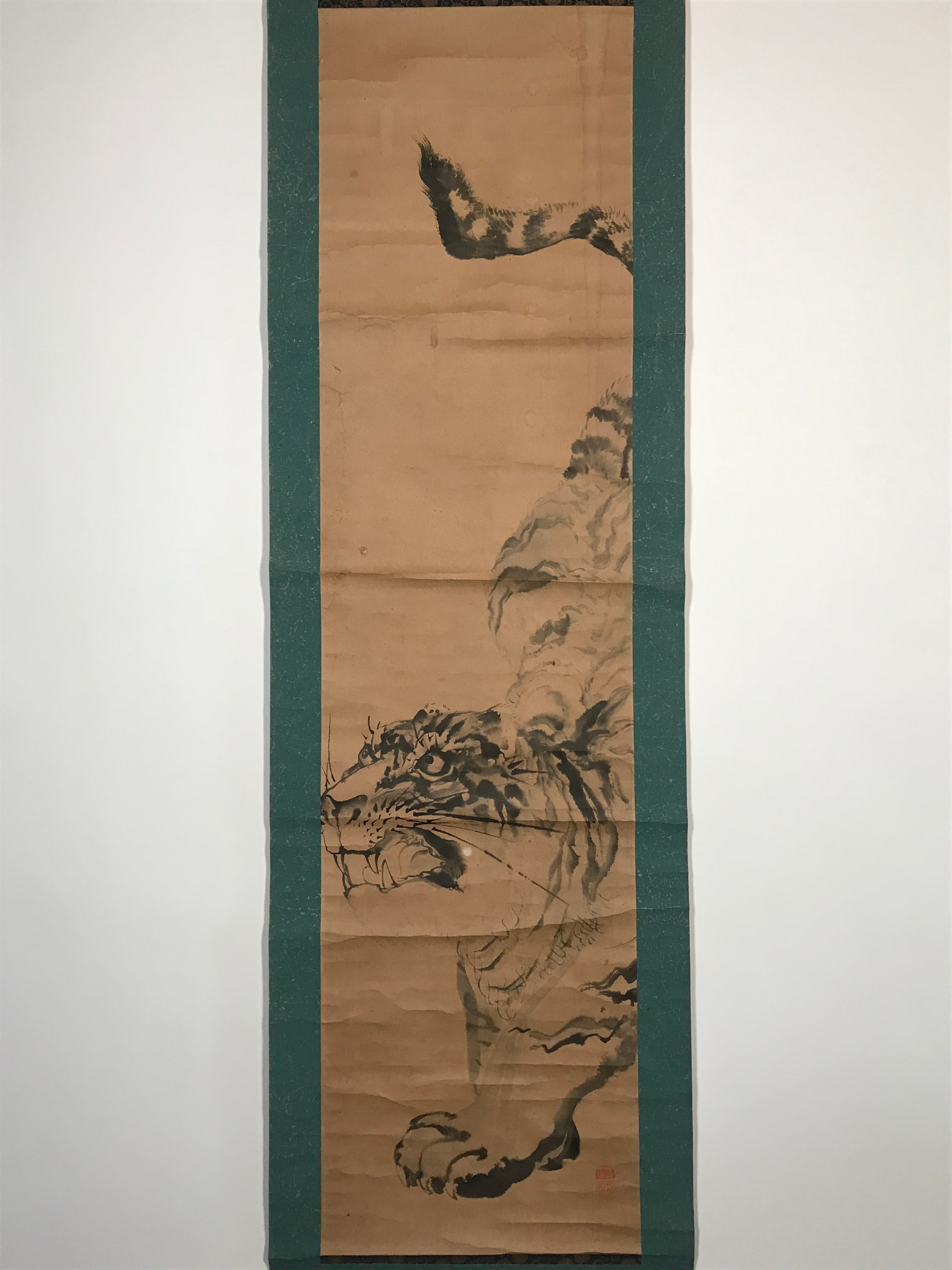 Japanese Hanging Scroll Tiger Baring Fangs Tora Black Kakejiku Kakemono SC792