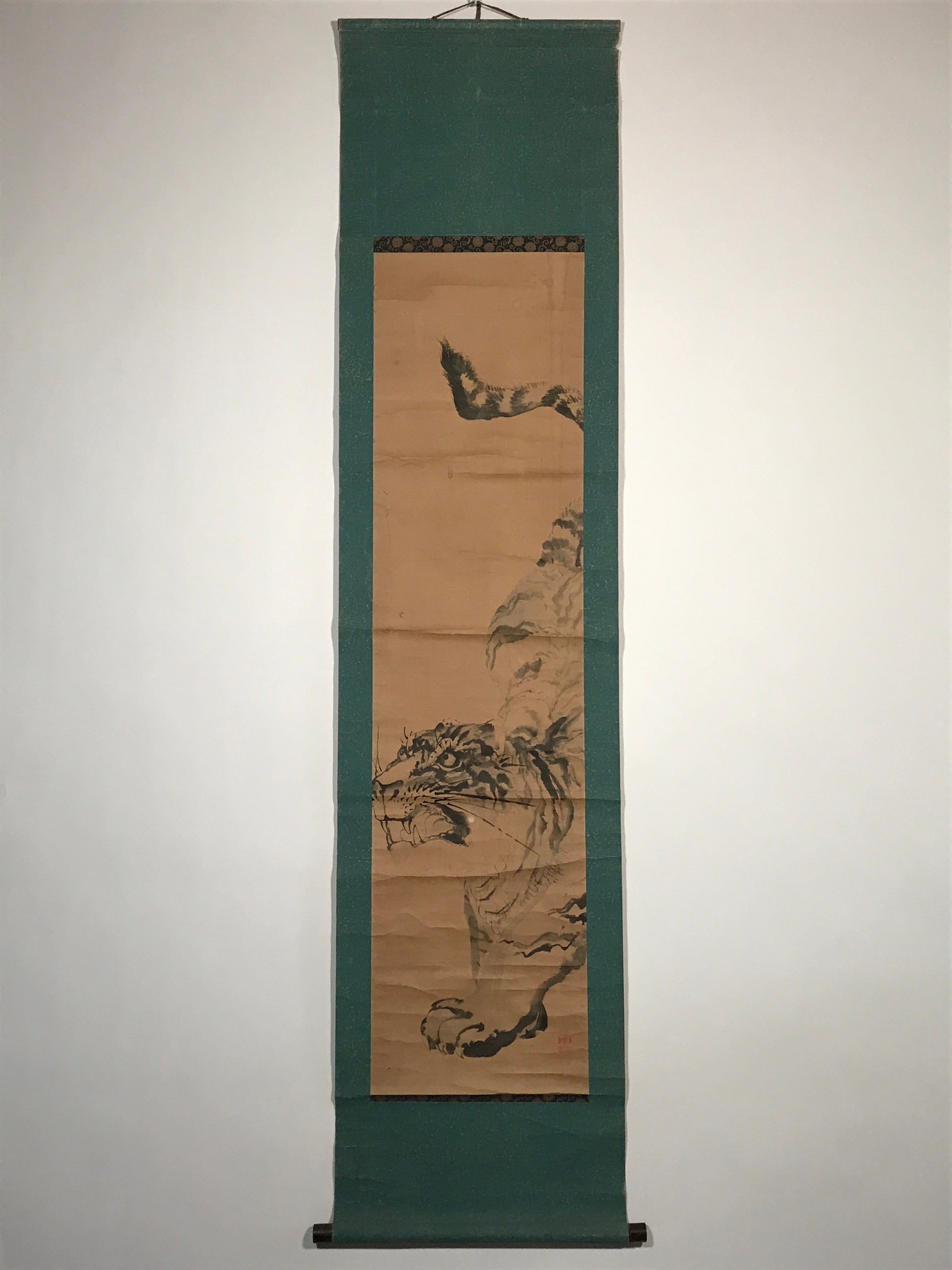 Japanese Hanging Scroll Tiger Baring Fangs Tora Black Kakejiku Kakemono SC792