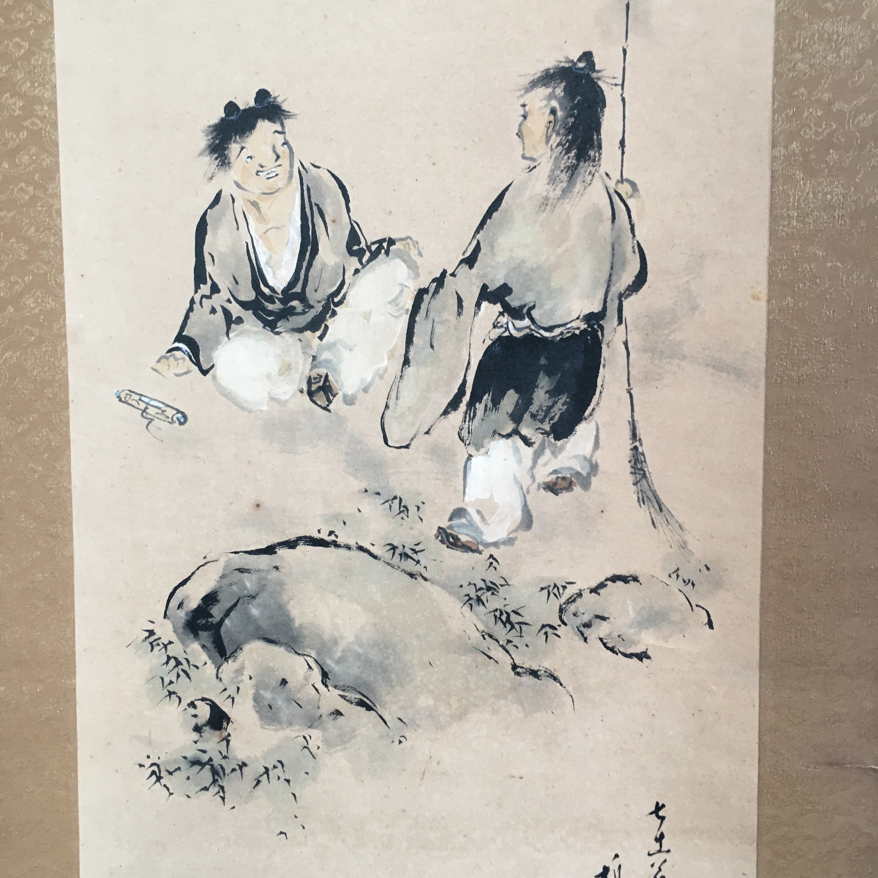 Japanese Hanging Scroll Vtg Kakejiku Kakemono Painting Men Cleaning SC678