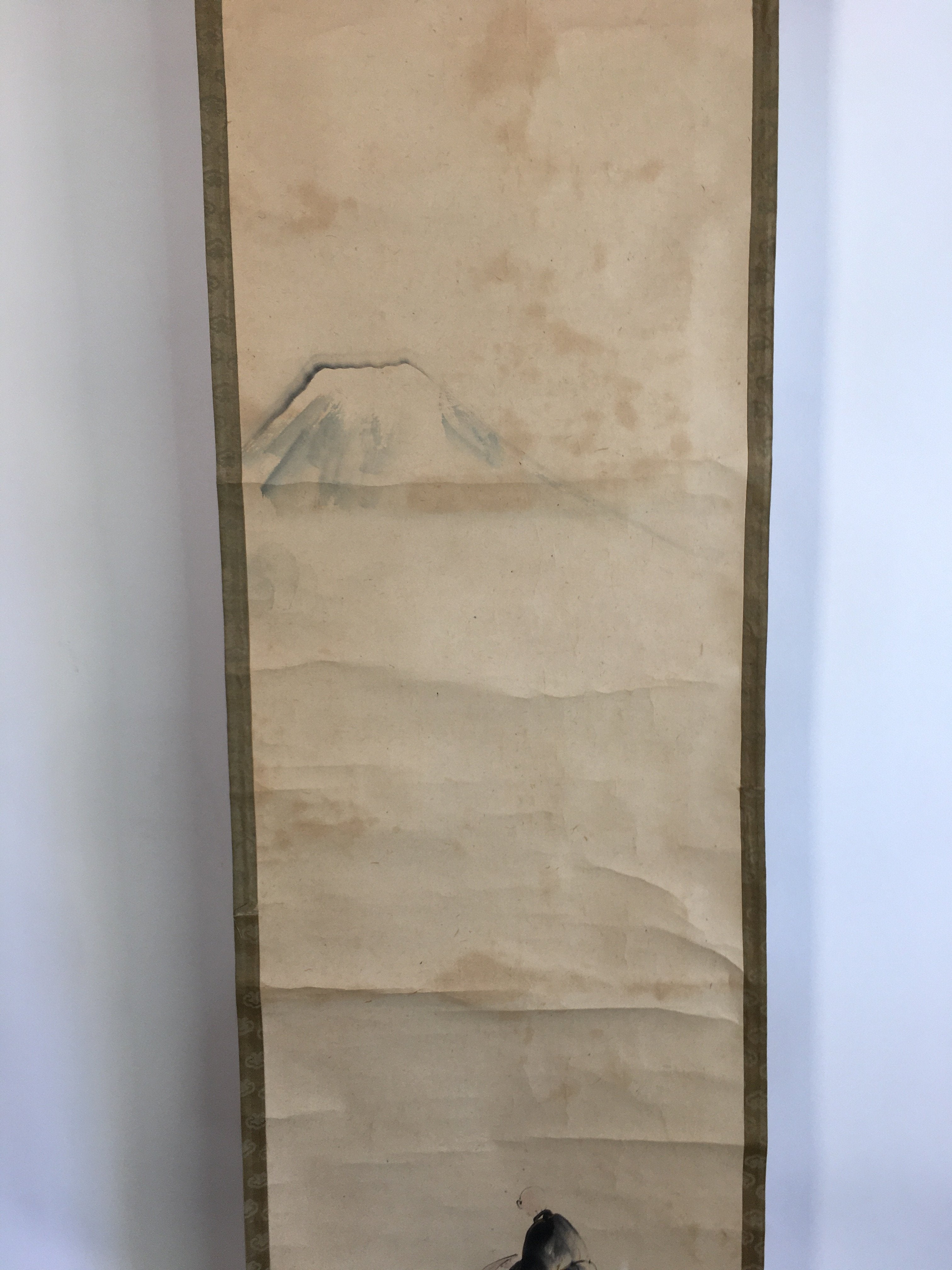 Japanese Hanging Scroll Vtg Kakejiku Kakemono Painting Mount Fuji Traveler SC62