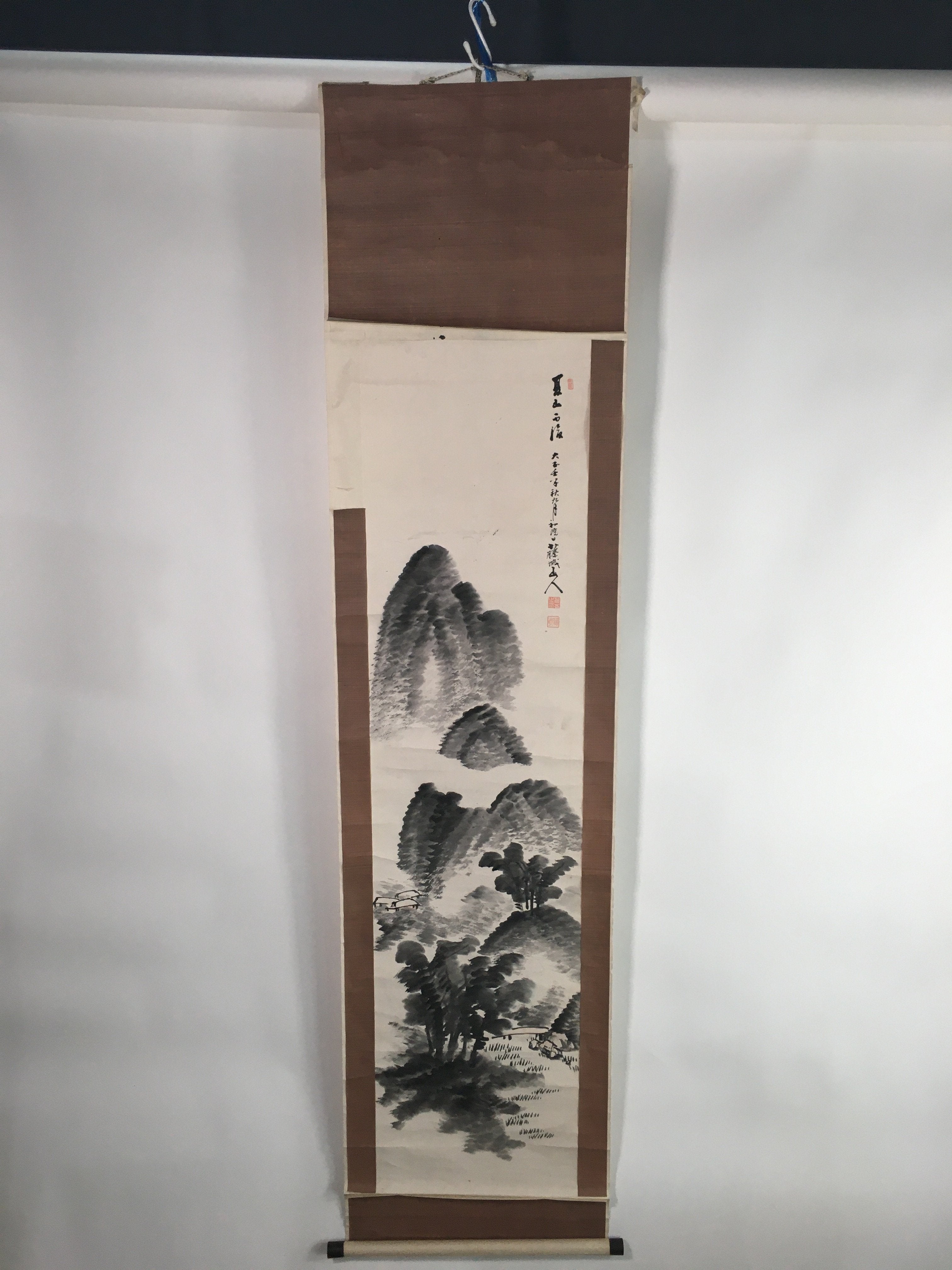 Japanese Hanging Scroll Vtg Kakejiku Kakemono Painting Mountain landscape SC666