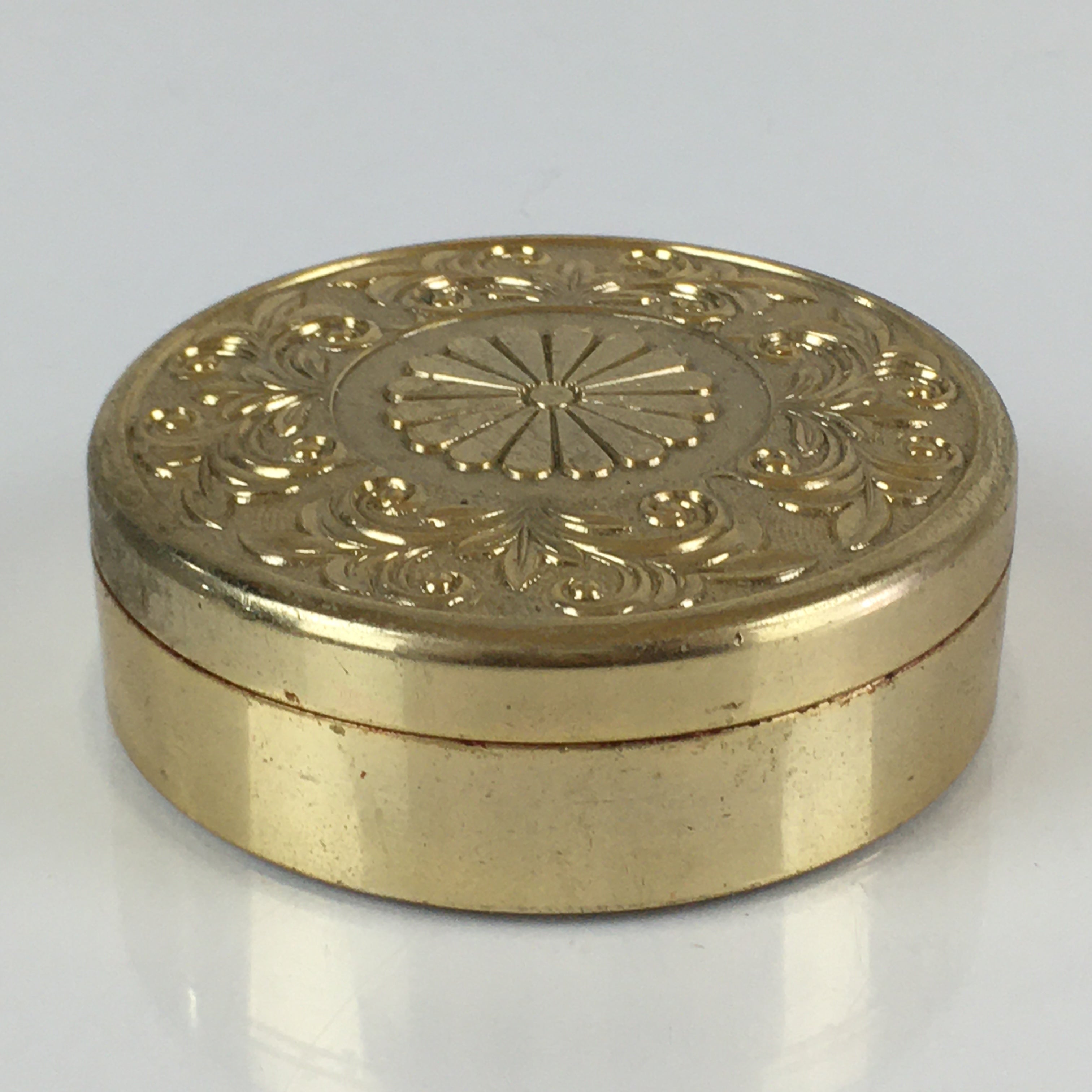 Japanese Hanko Ink pad Case Gold Chrysanthemum Crest Red 24KGP Shuniku JK396