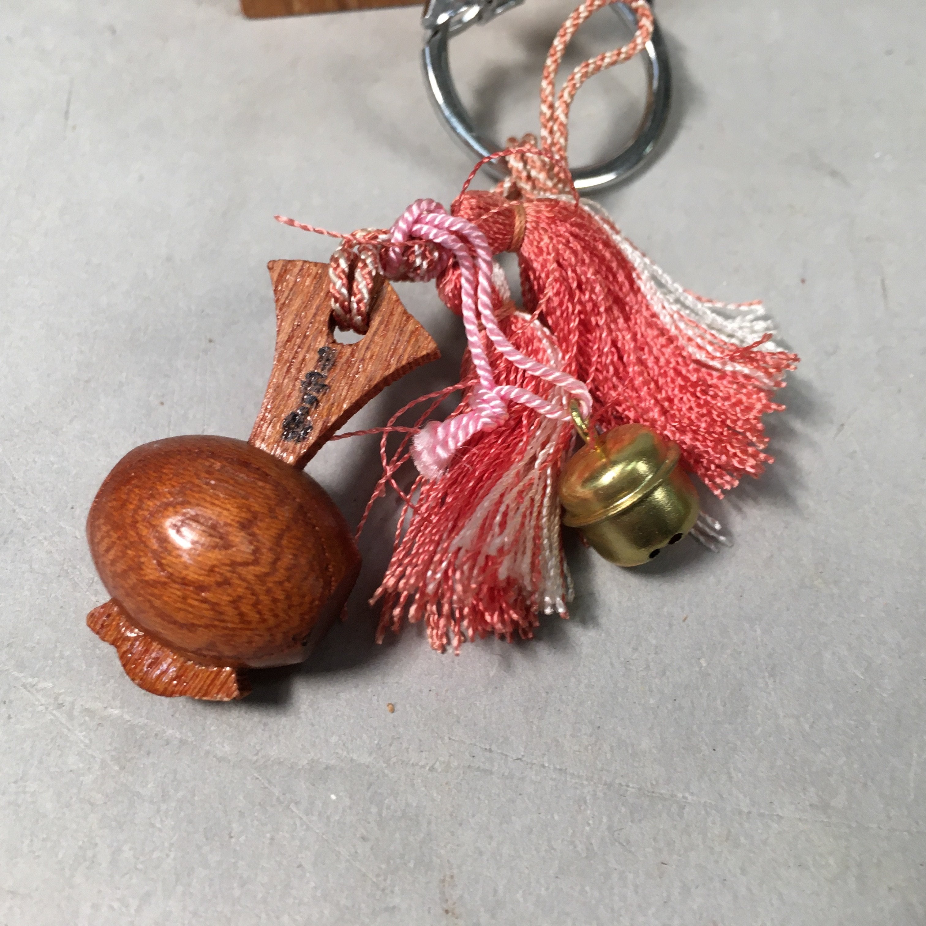 Japanese Key Chain Vtg Wooden Amulet Pass Lucky Hammer Gero KF423