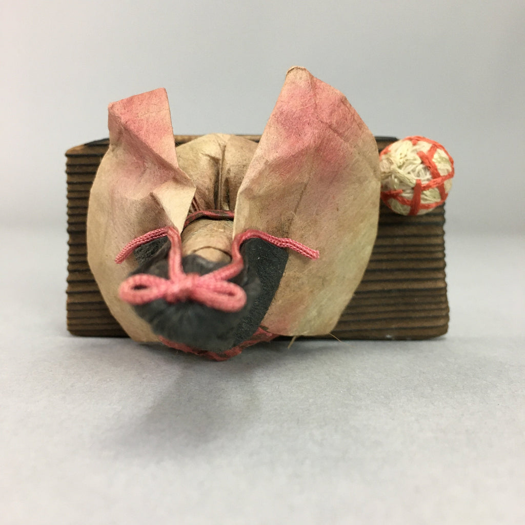 Japanese Kokeshi Doll Paper Figurine Vtg Kimono Girl Hand Ball Pink KF343