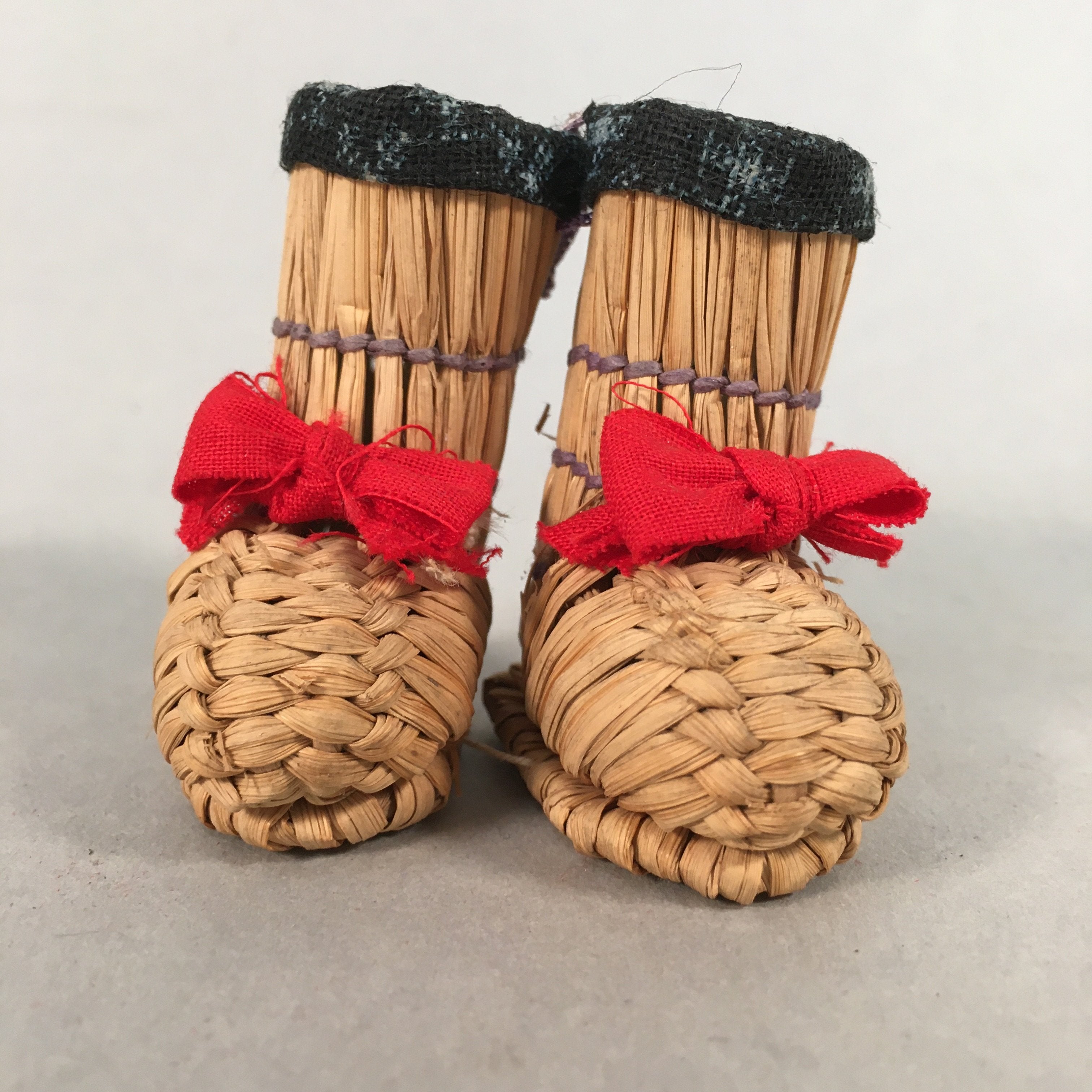 Japanese Kokeshi Doll Vtg Handmade Straw Boots Wara Nagagutsu KF537