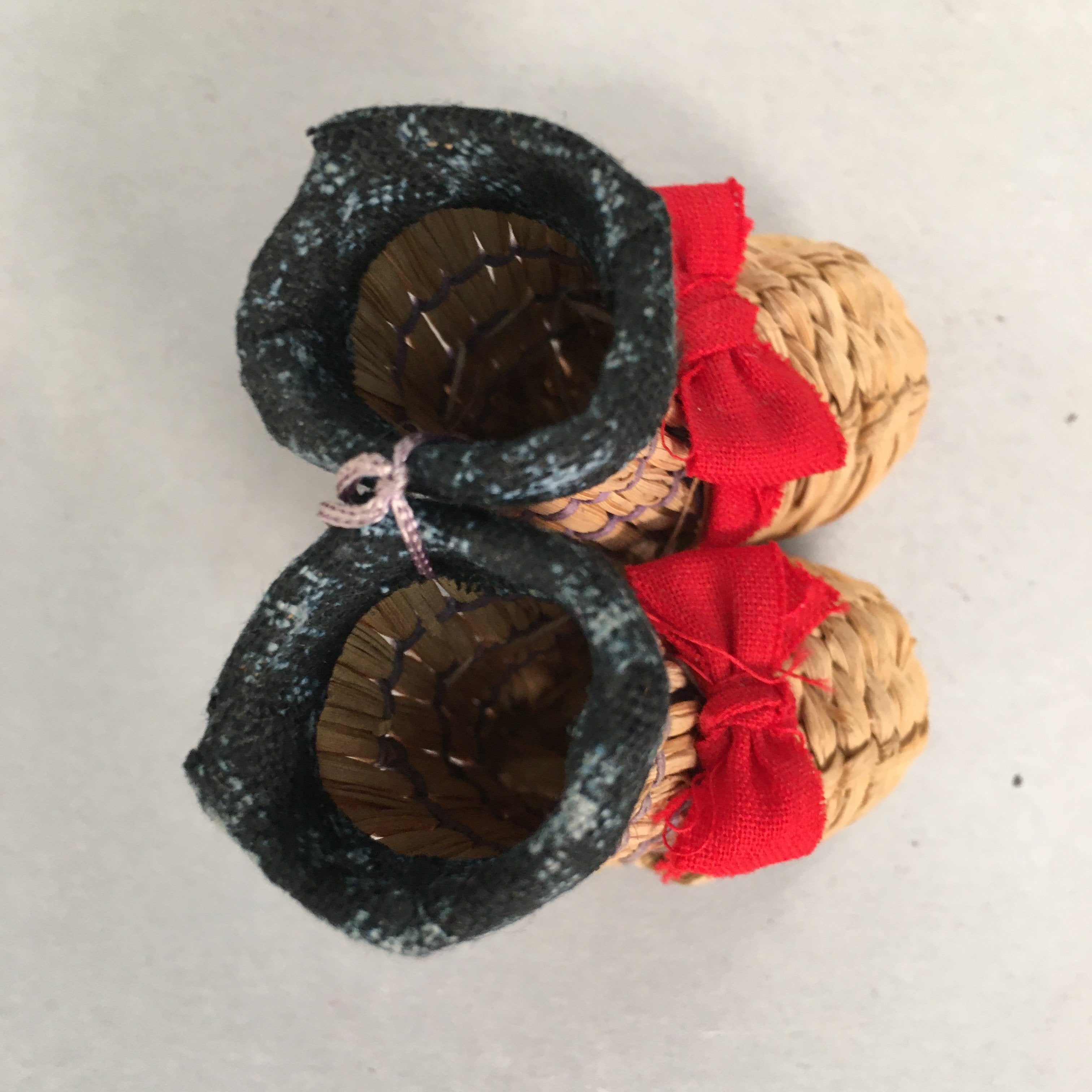 Japanese Kokeshi Doll Vtg Handmade Straw Boots Wara Nagagutsu KF537