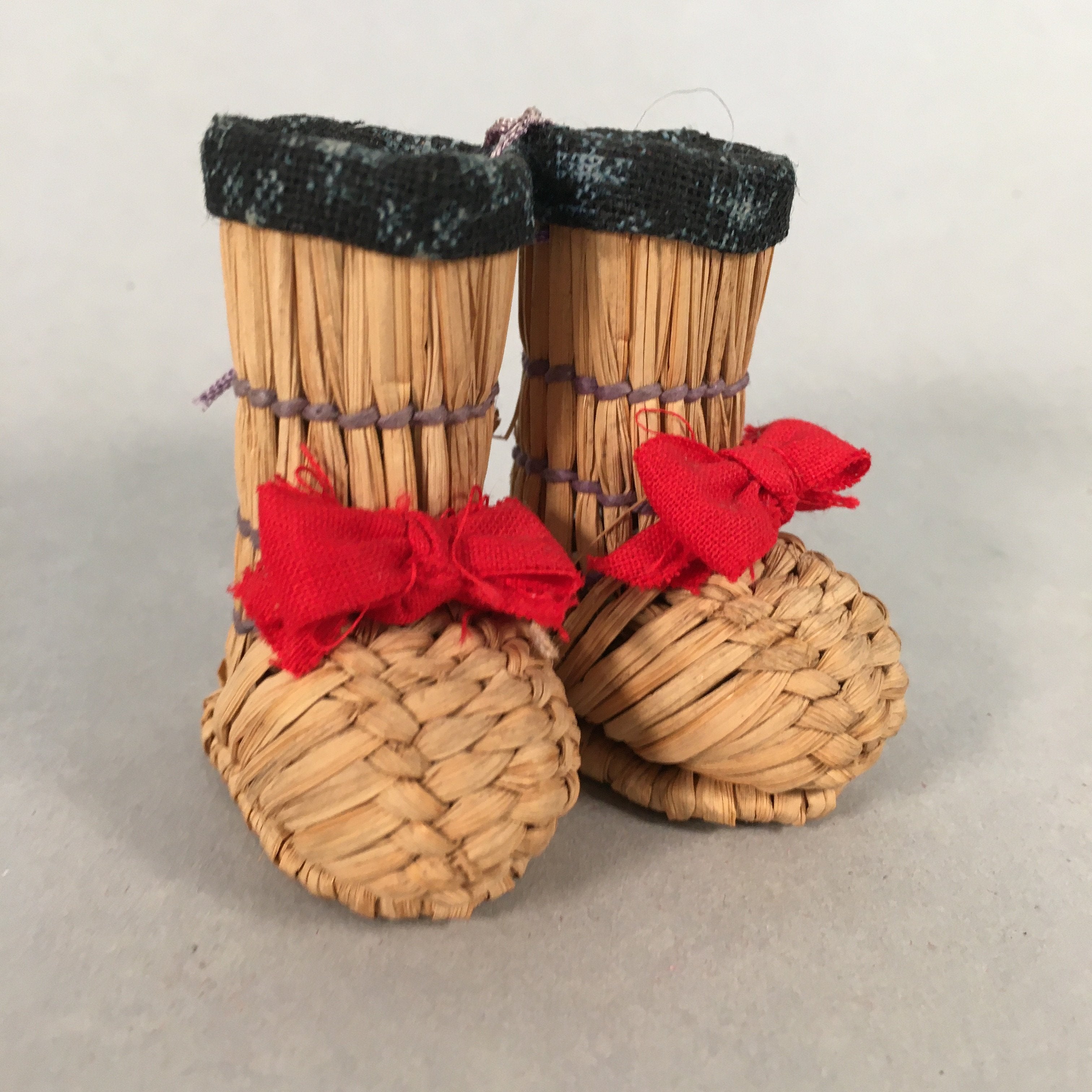 Japanese Kokeshi Doll Vtg Handmade Straw Boots Wara Nagagutsu KF537