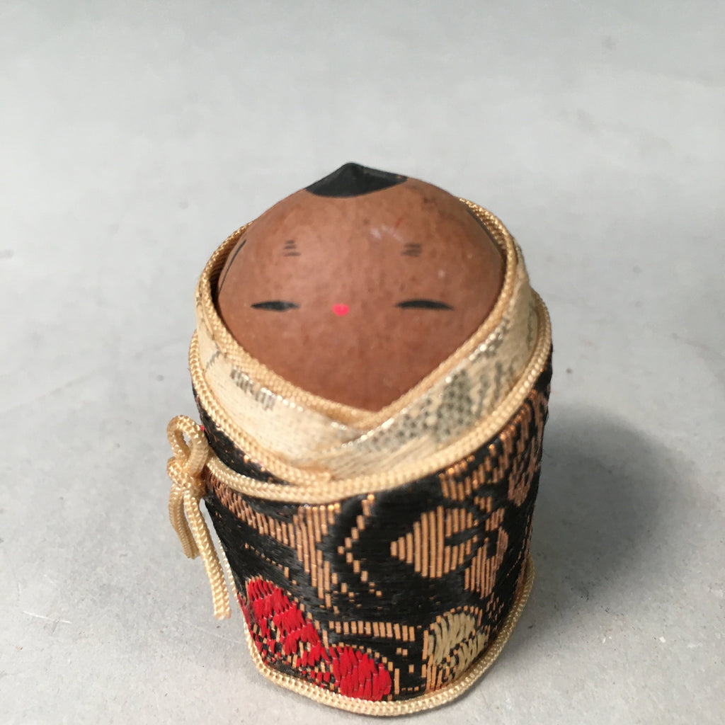 Japanese Kokeshi Doll Vtg Wooden Figurine Baby Swaddle Blanket Gold KF416