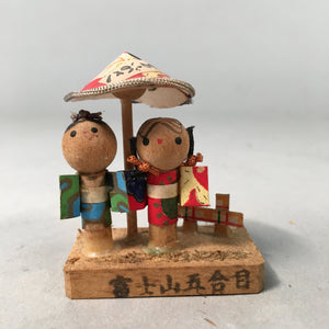 Japanese Kokeshi Doll Vtg Wooden Figurine Kimono Couple Umbrella Mt.Fuji KF428