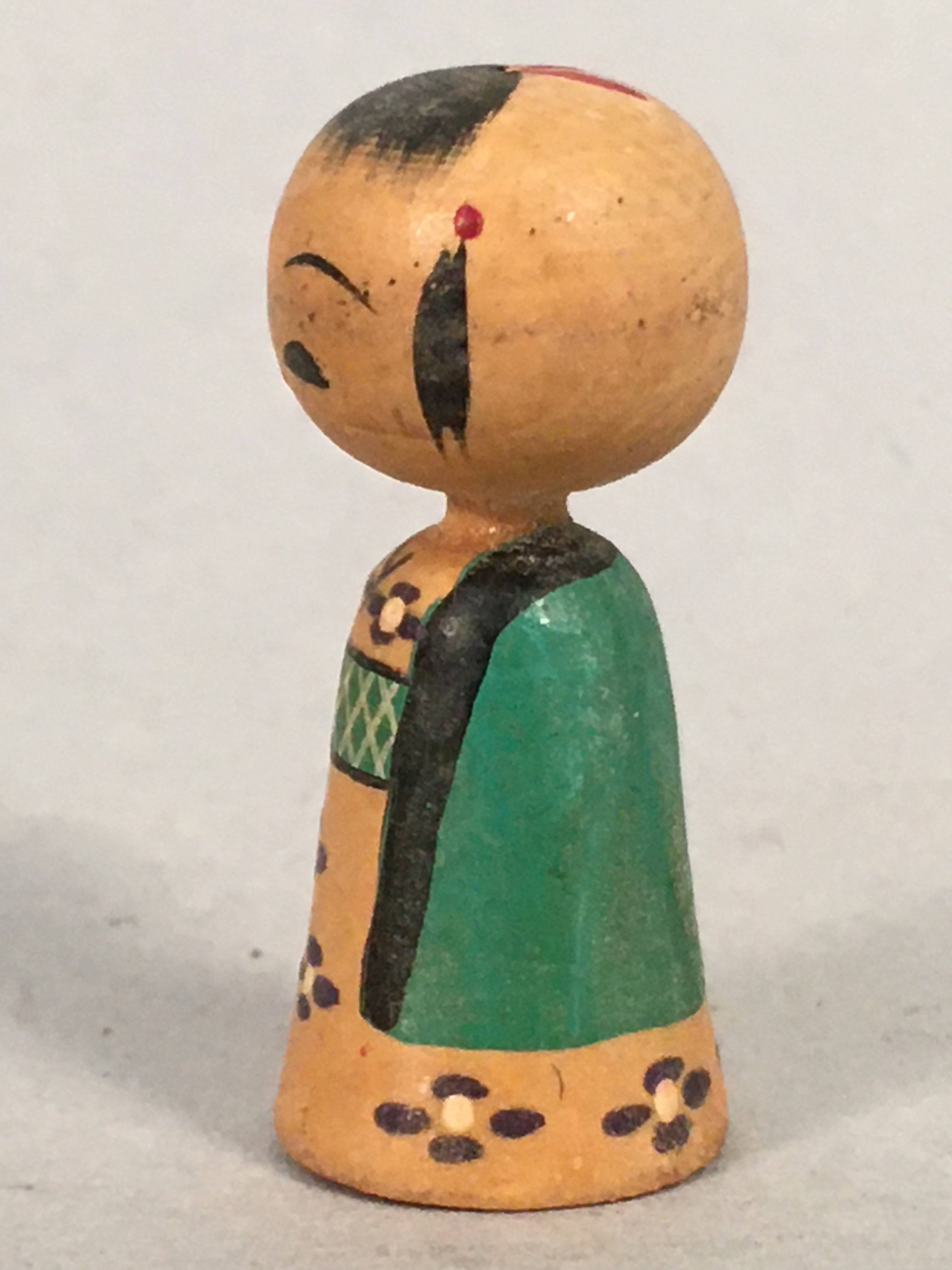 Japanese Kokeshi Doll Vtg Wooden Figurine Kimono Girl Kid Green KF477