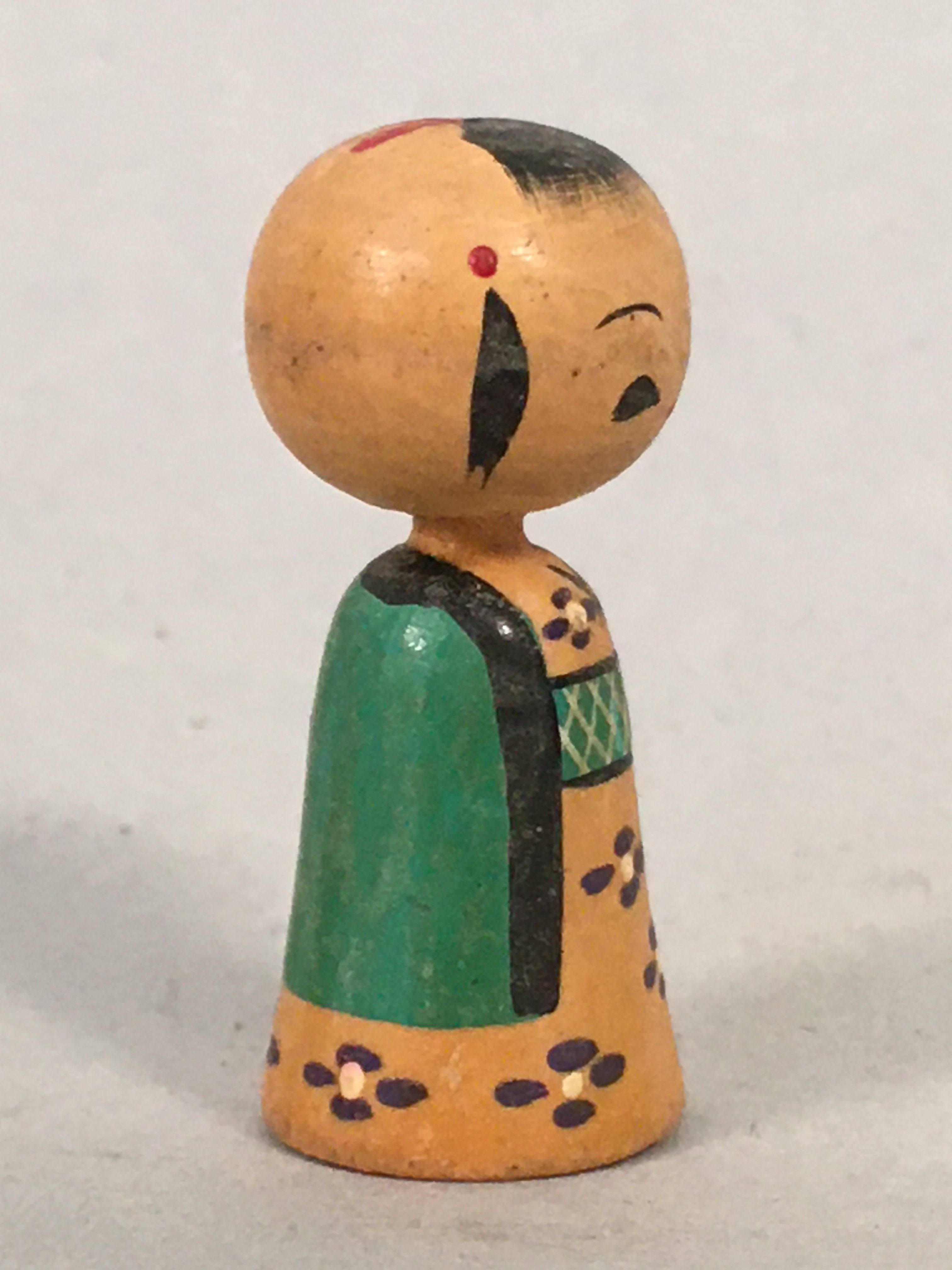 Japanese Kokeshi Doll Vtg Wooden Figurine Kimono Girl Kid Green KF477