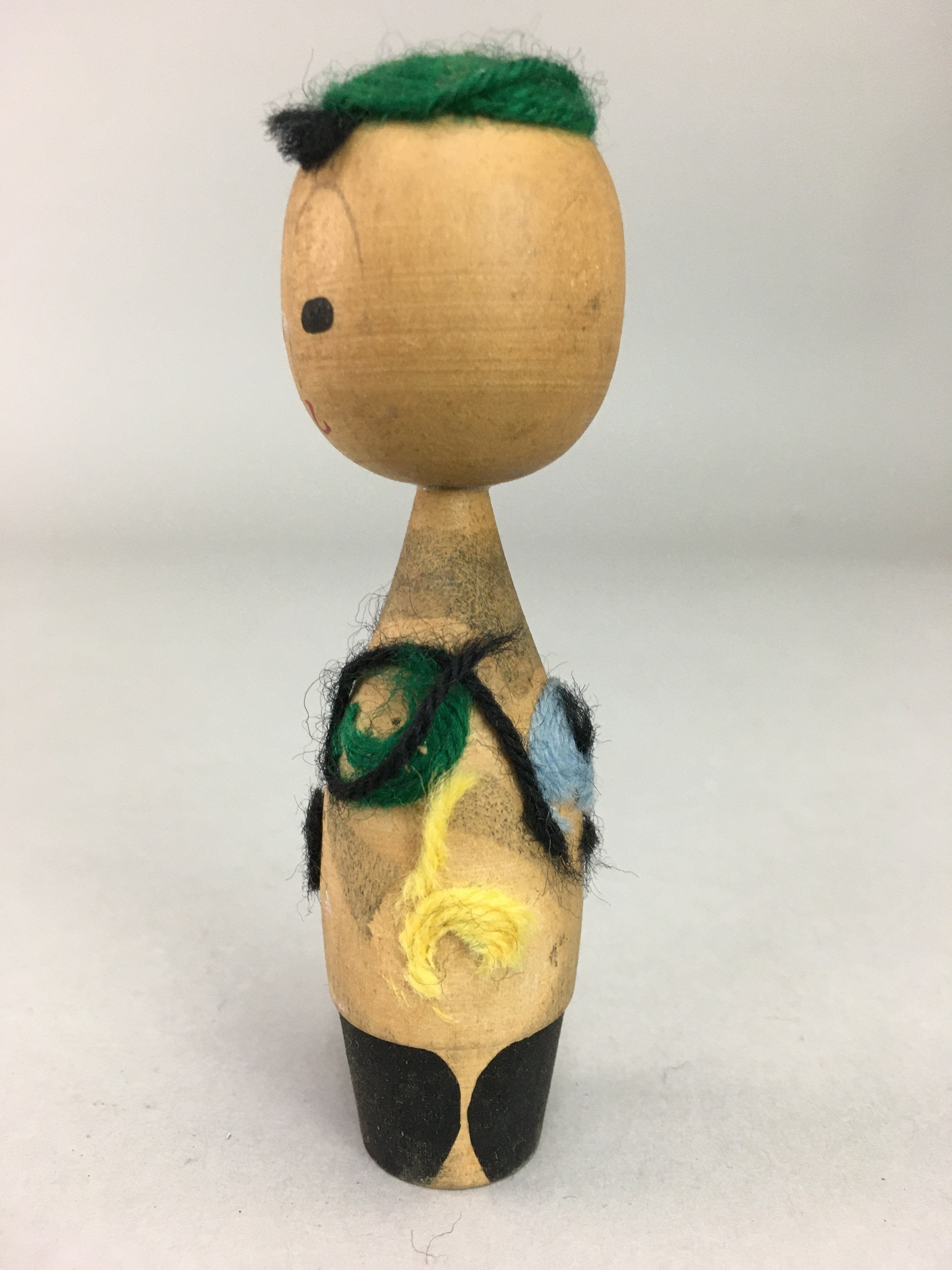 Japanese Kokeshi Doll Wooden Figurine Vtg Woolen Yarn Decoration KF333